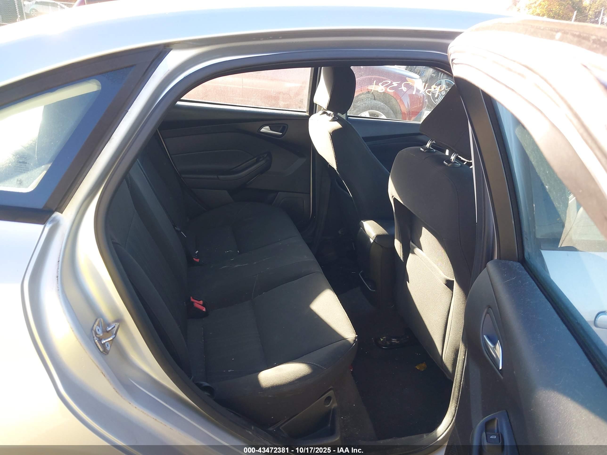 FORD FOCUS image 8
