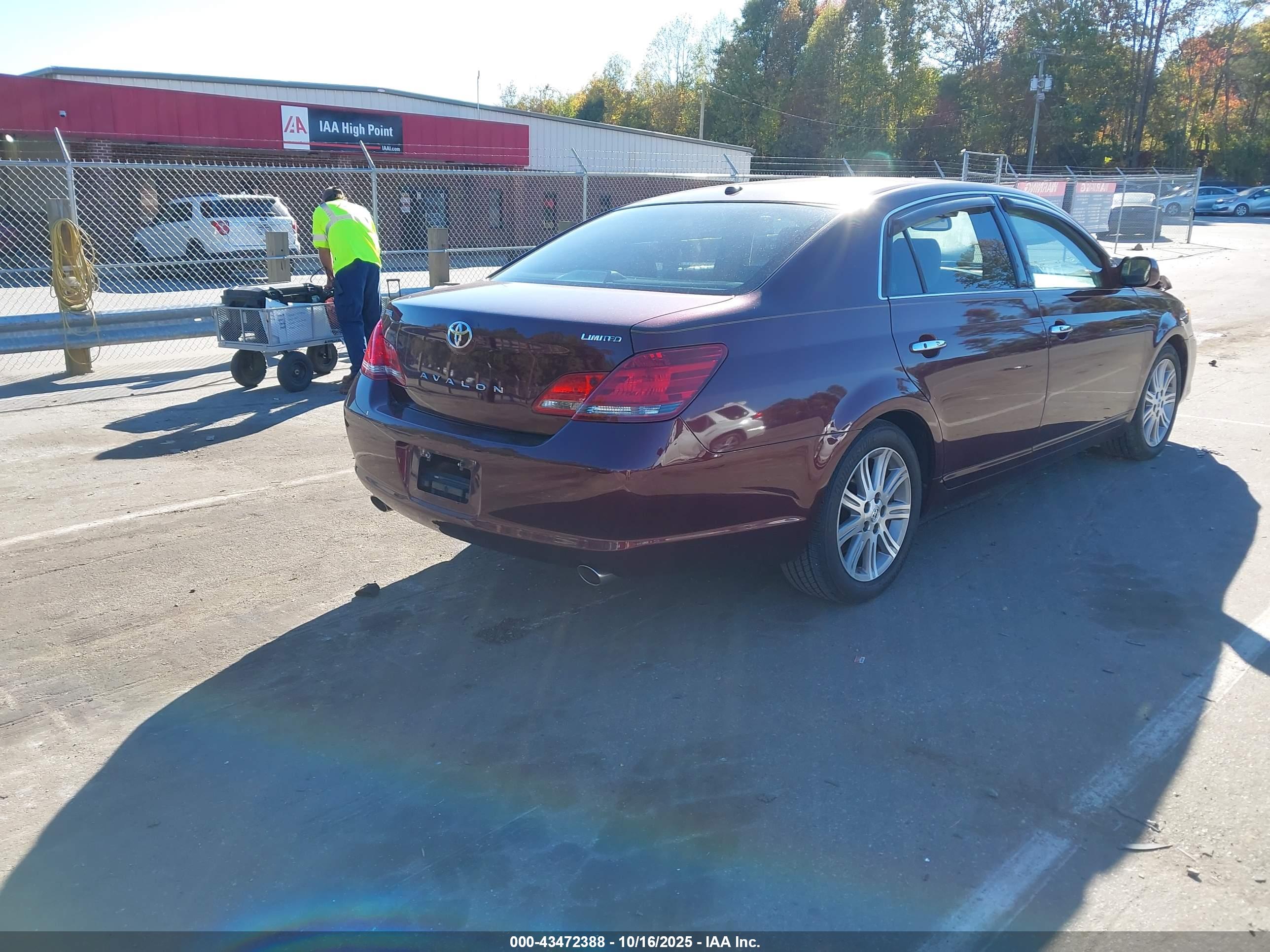 TOYOTA AVALON image 4