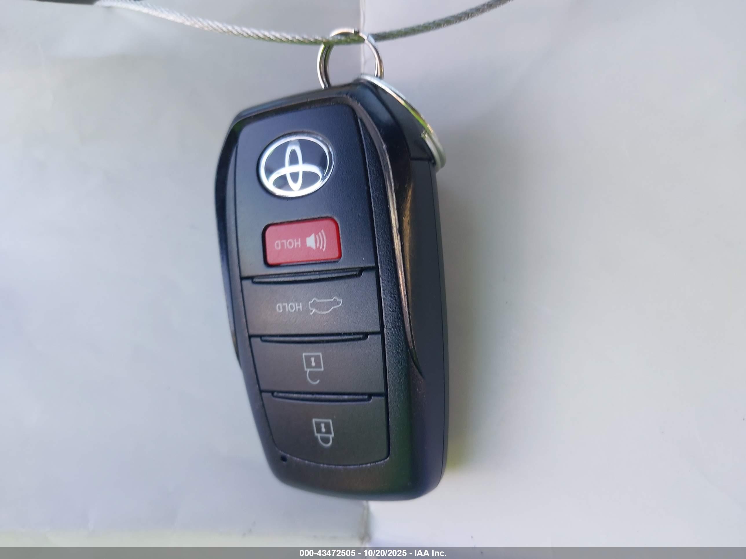 TOYOTA CAMRY image 11