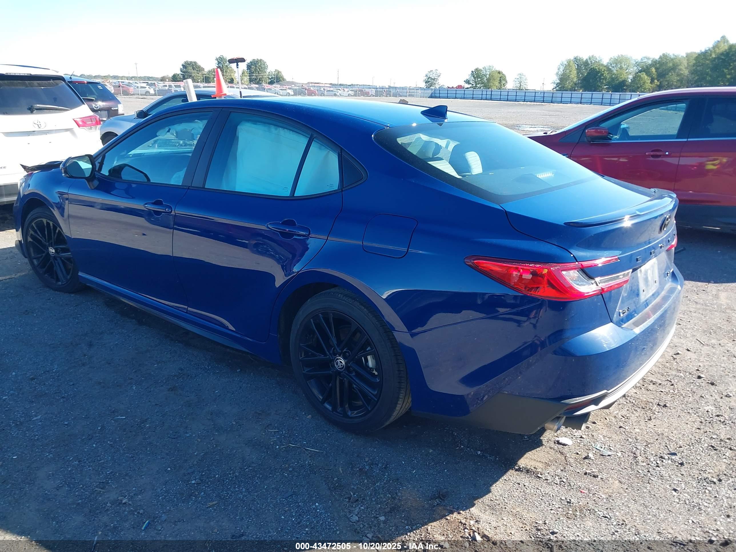 TOYOTA CAMRY image 3