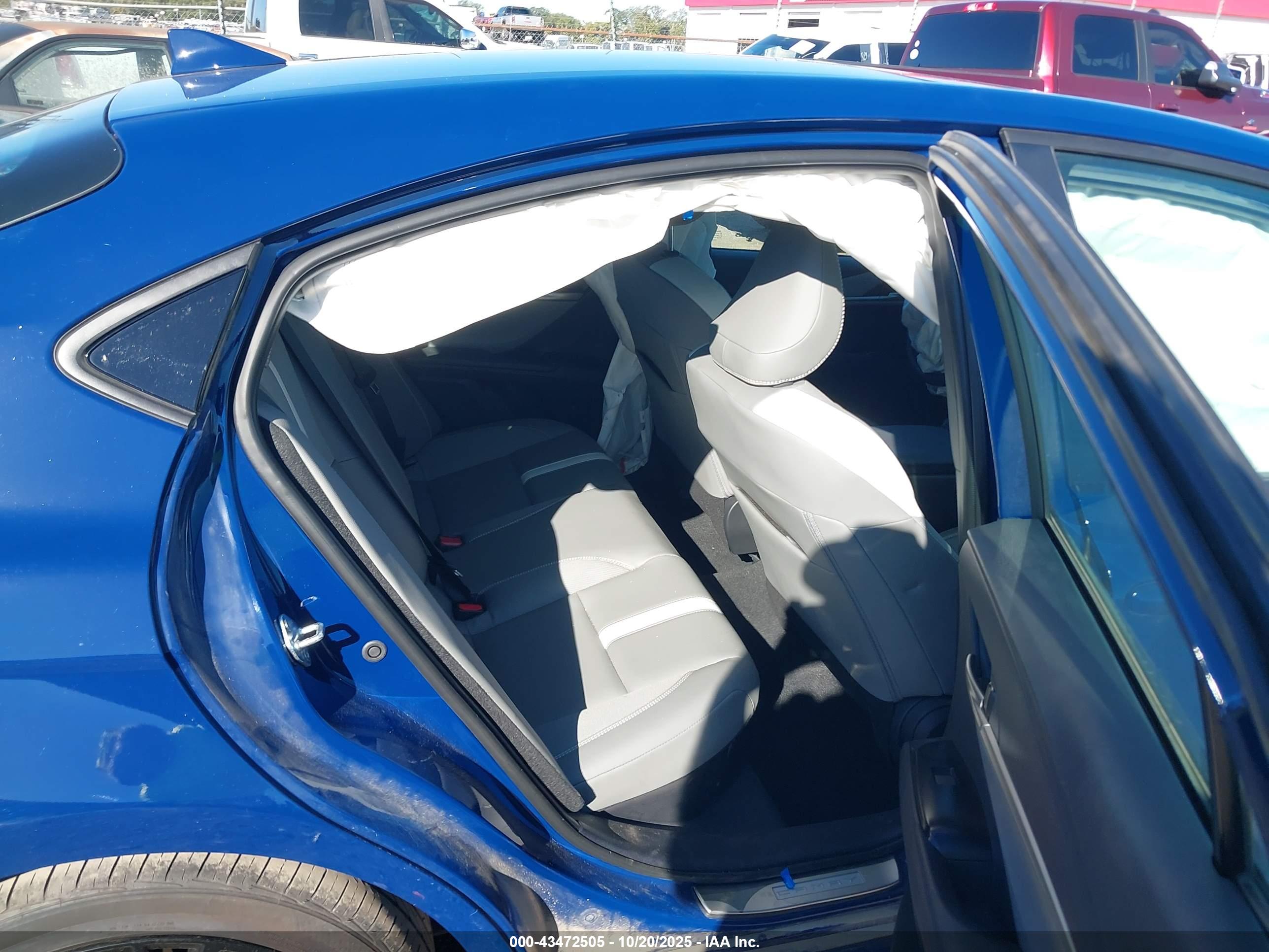 TOYOTA CAMRY image 8