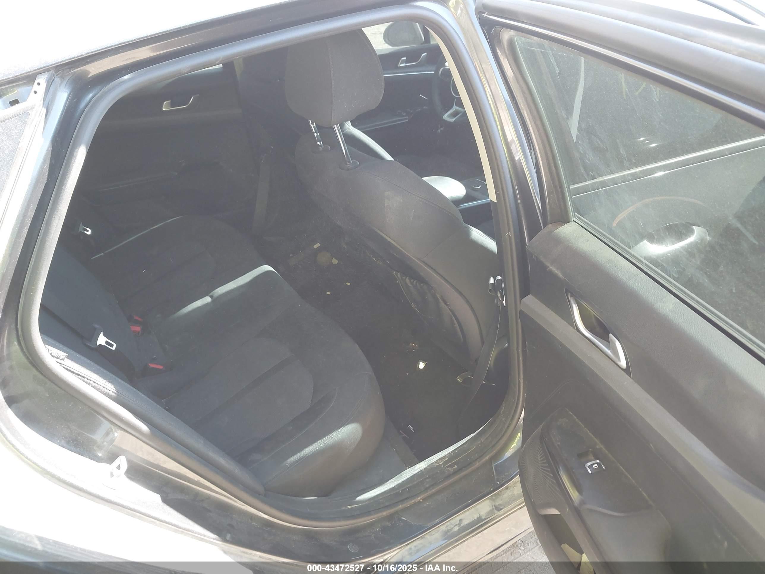 KIA K5 image 8