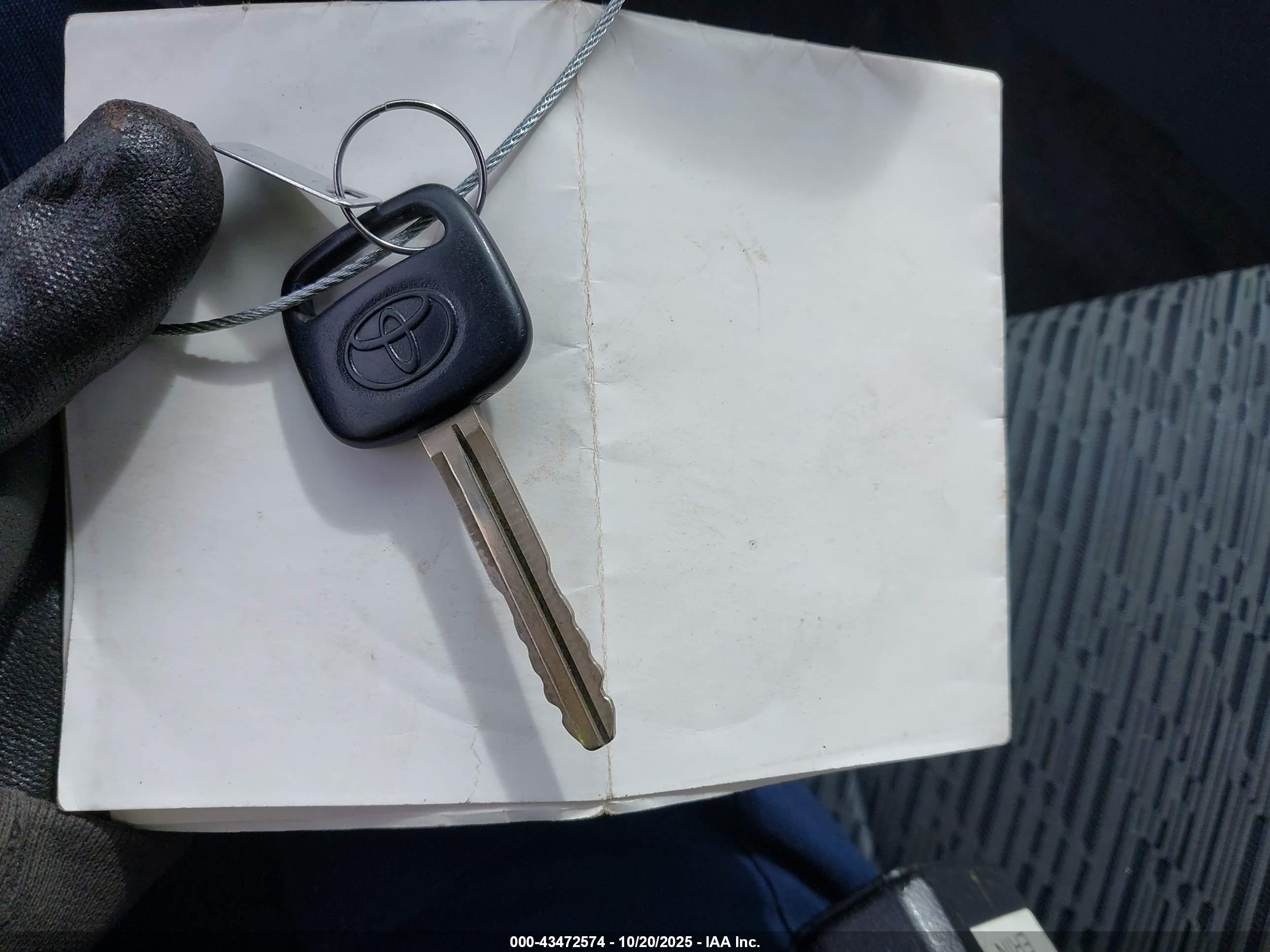 TOYOTA RAV4 image 11