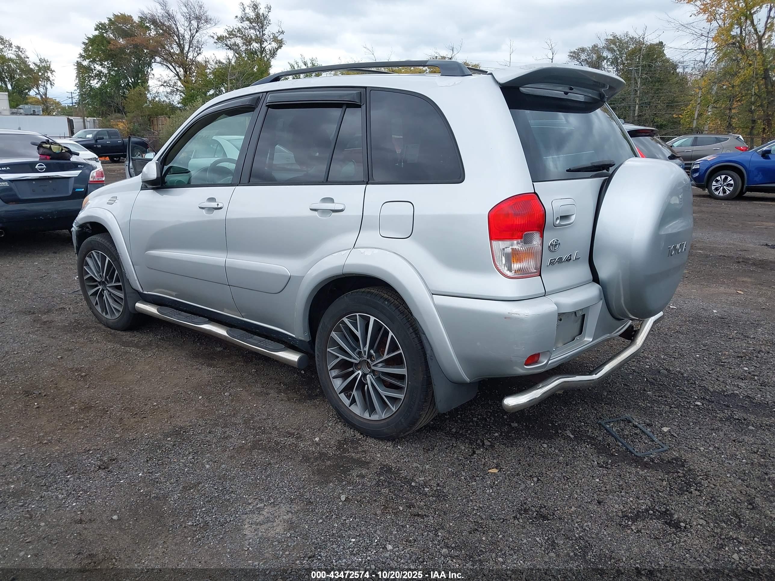 TOYOTA RAV4 image 3