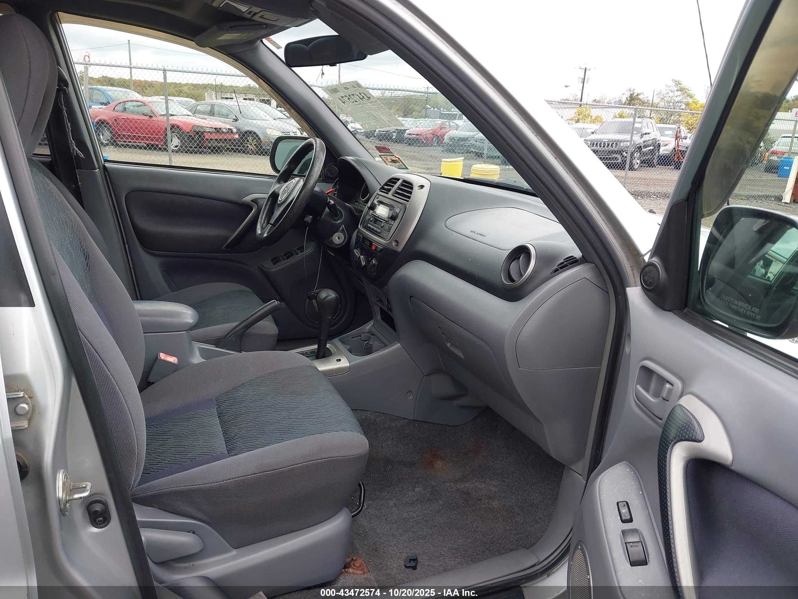 TOYOTA RAV4 image 5