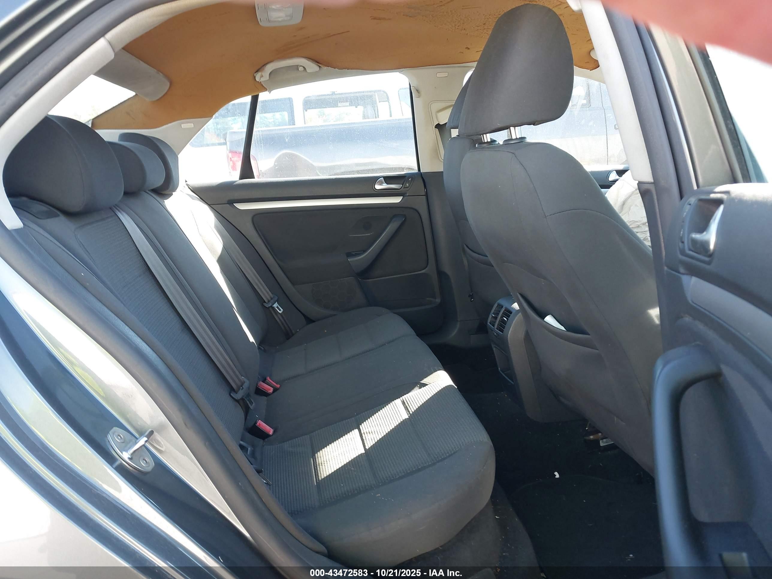VOLKSWAGEN JETTA image 8