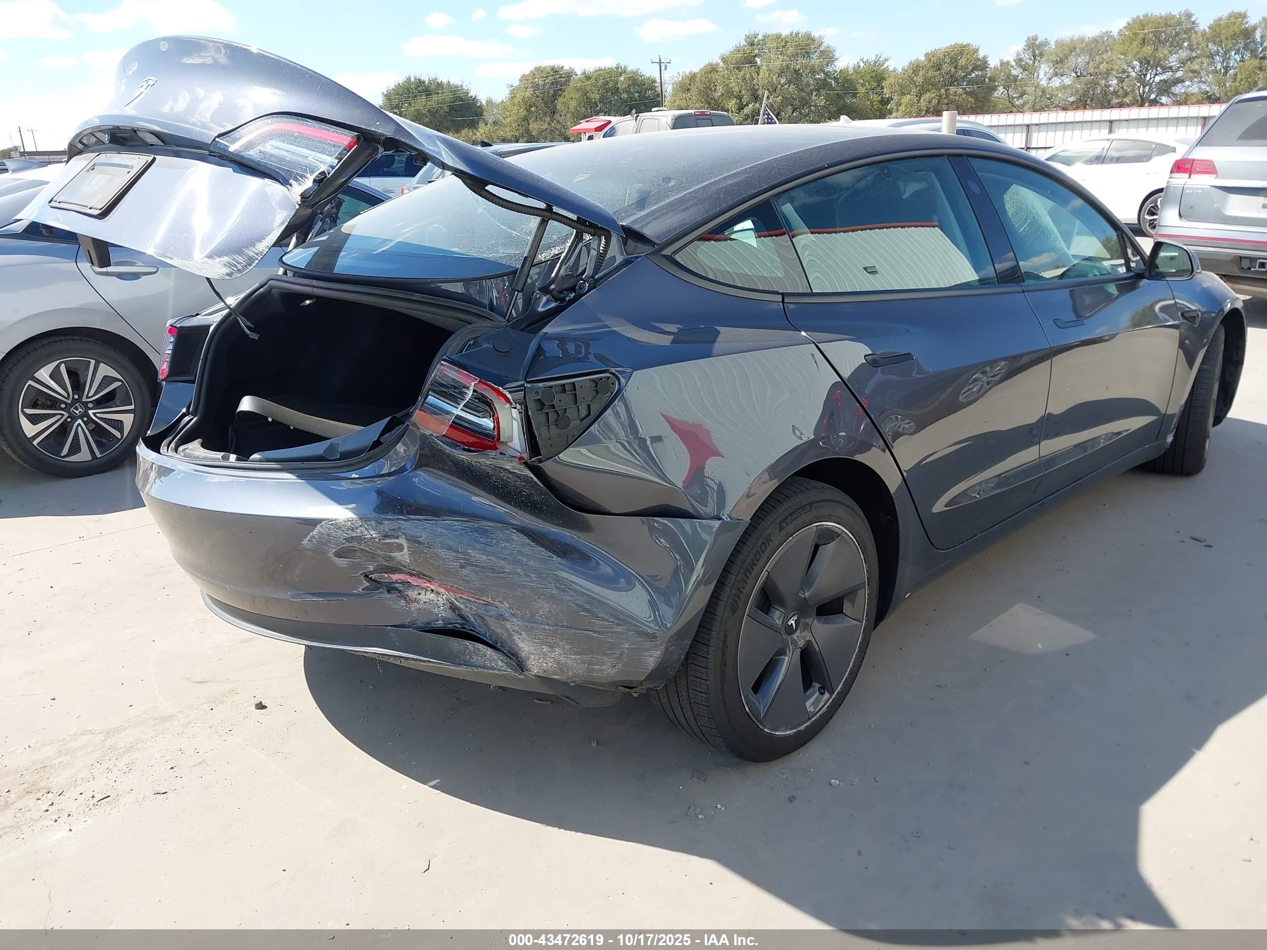 TESLA MODEL image 4