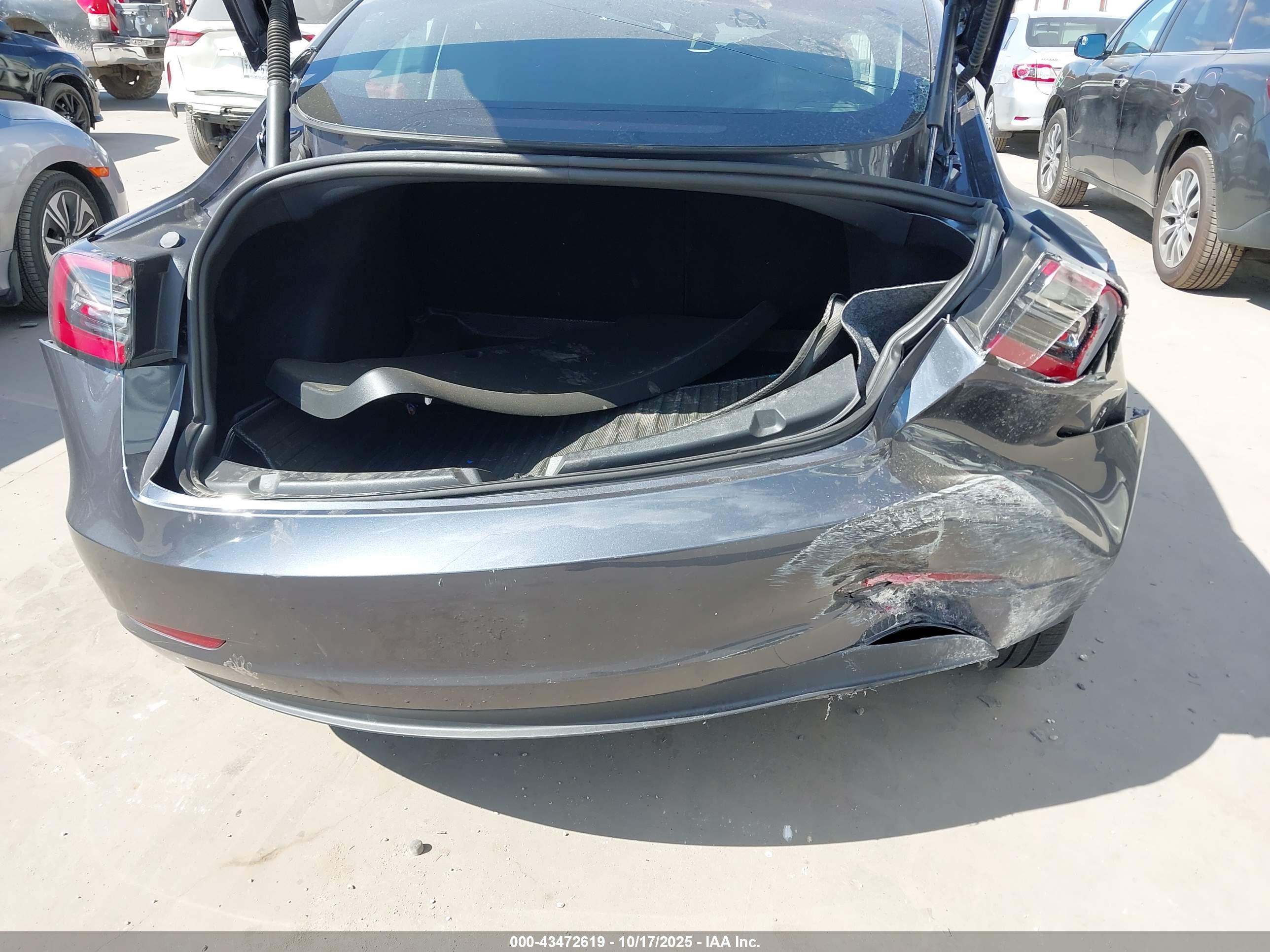 TESLA MODEL image 6