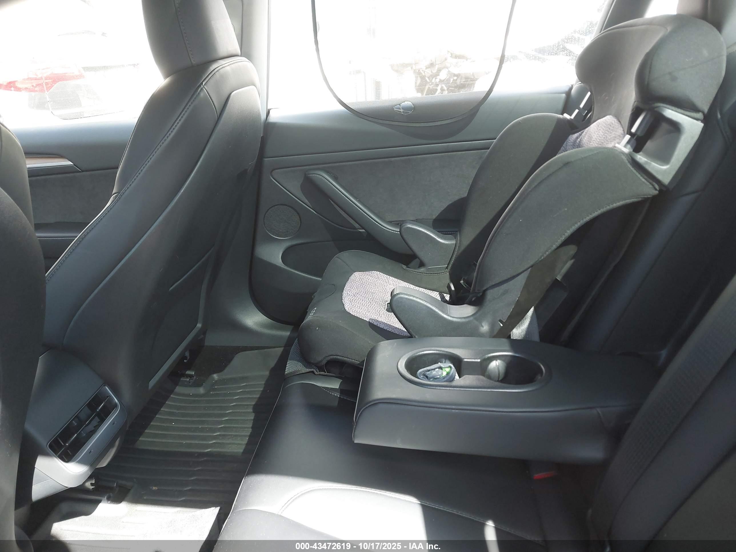 TESLA MODEL image 8