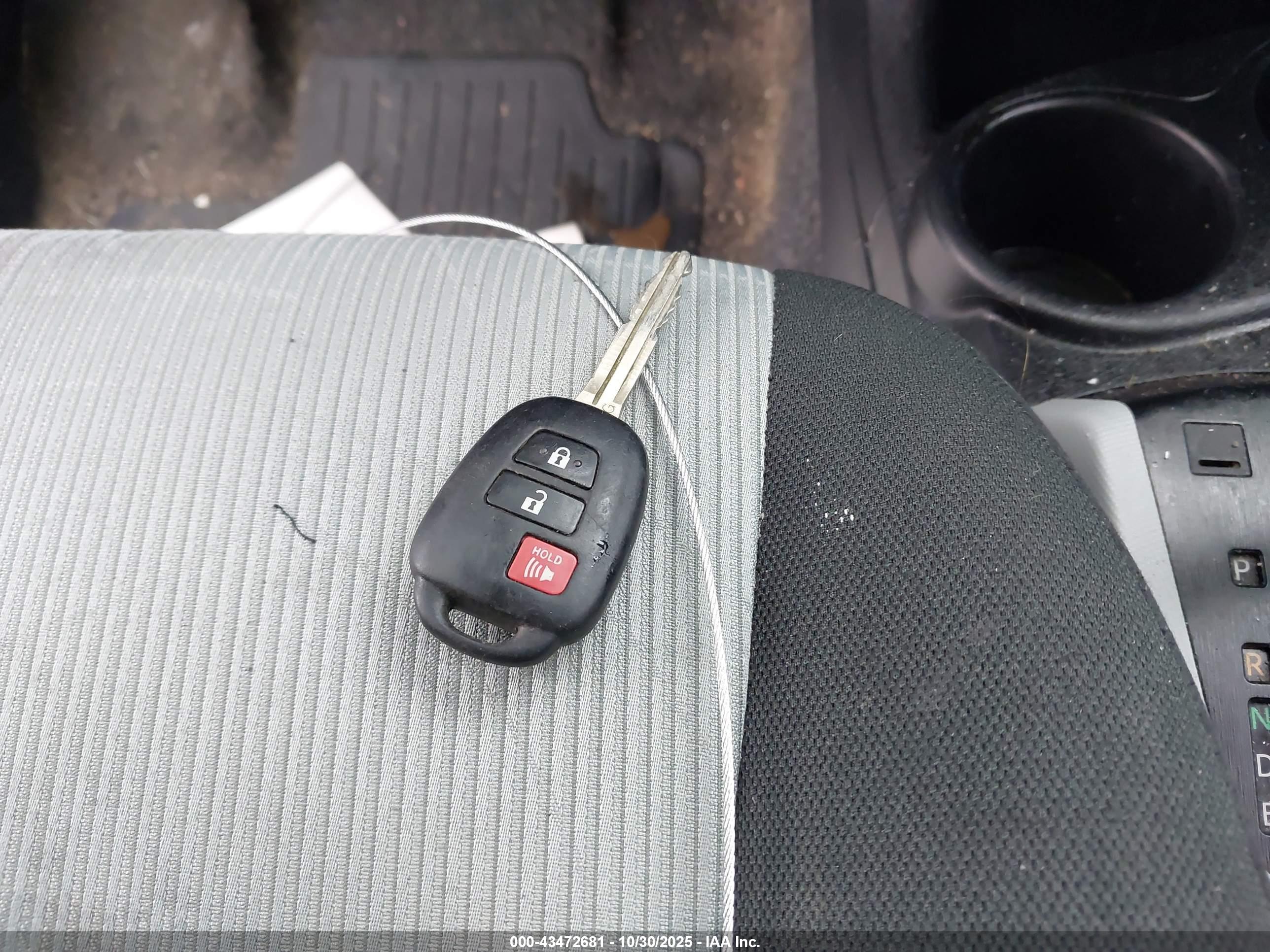 TOYOTA PRIUS image 11