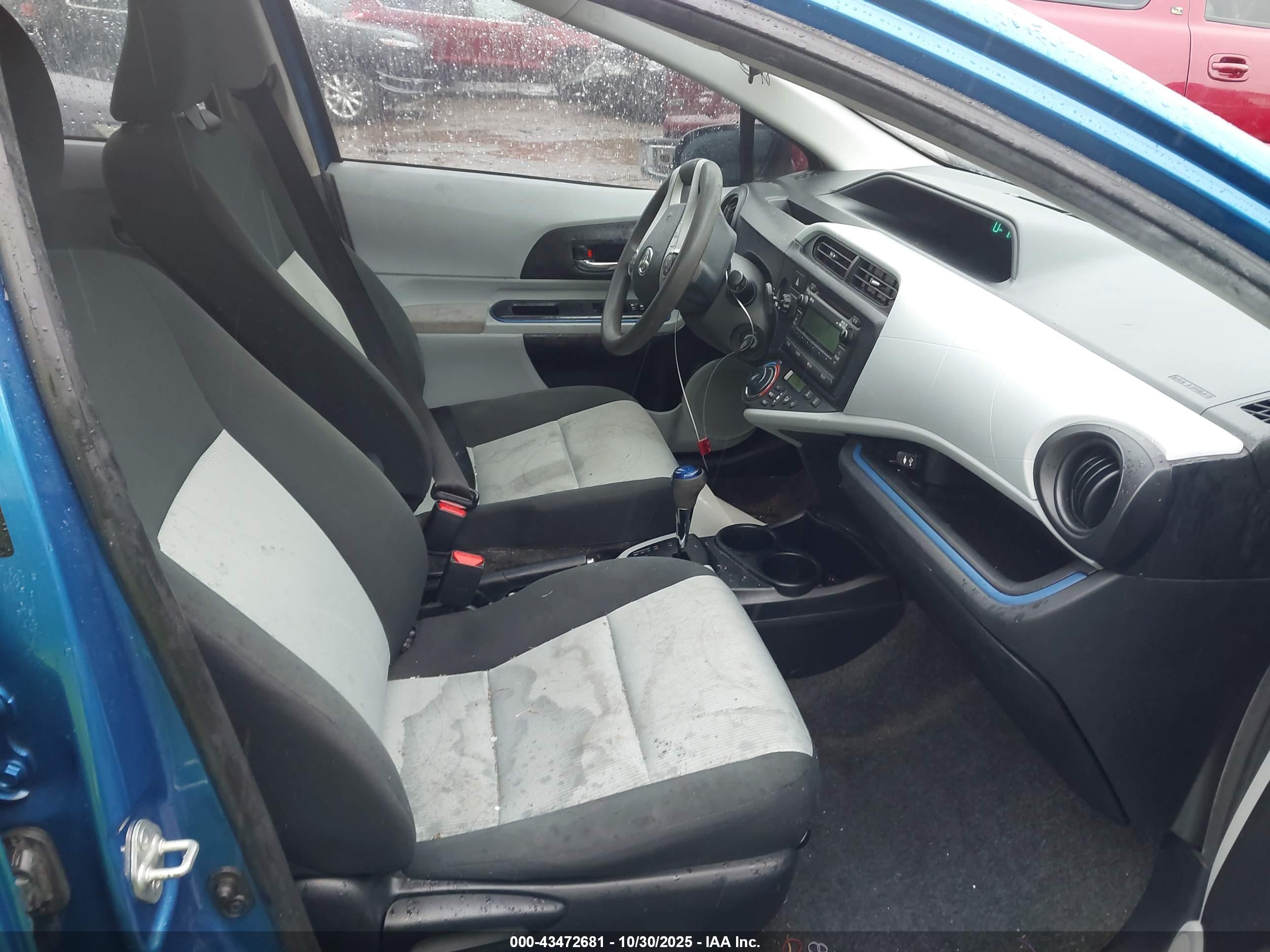 TOYOTA PRIUS image 5