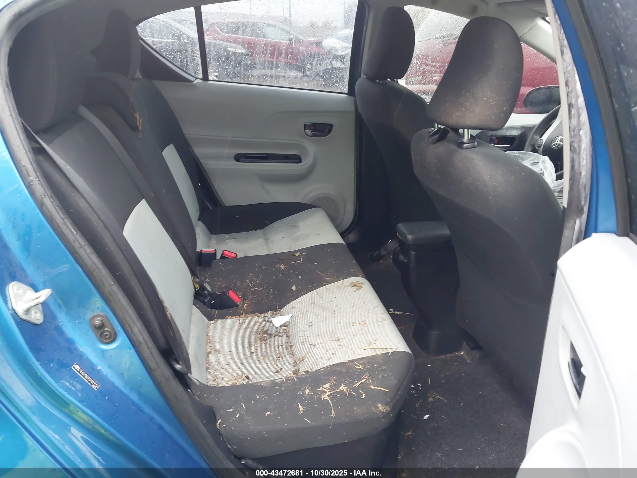 TOYOTA PRIUS image 8
