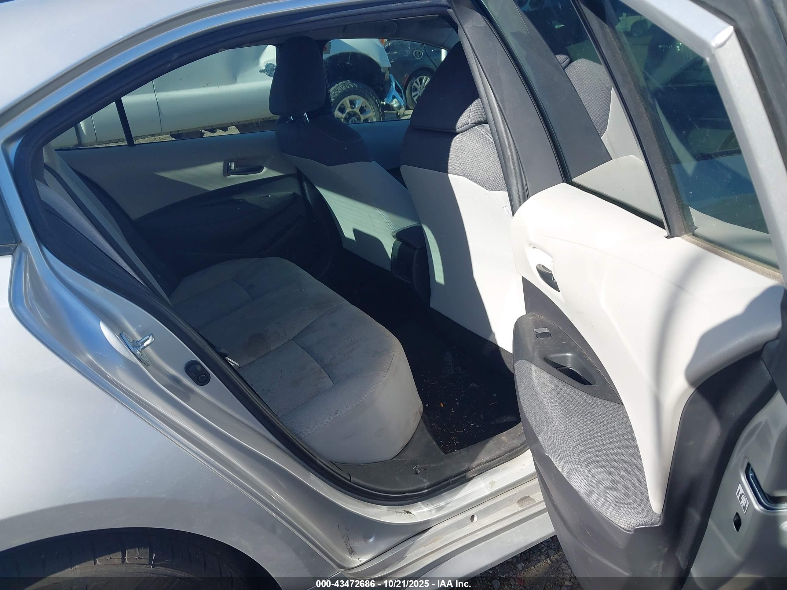 TOYOTA COROLLA image 8