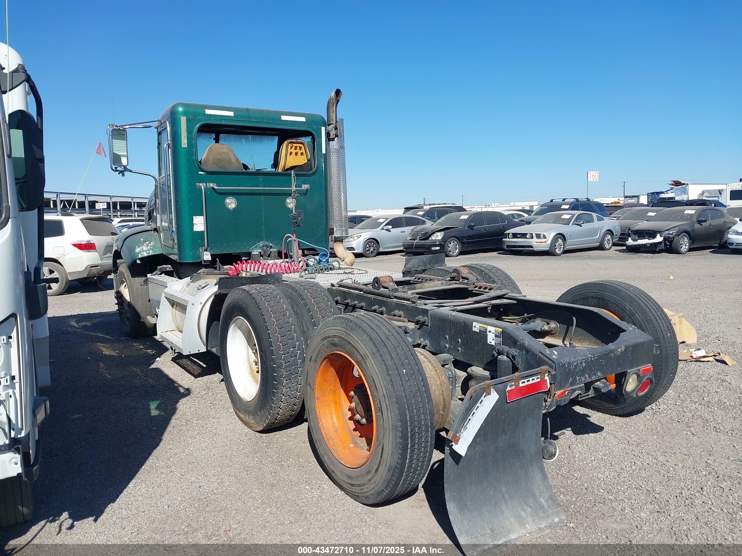 PETERBILT 384 image 3