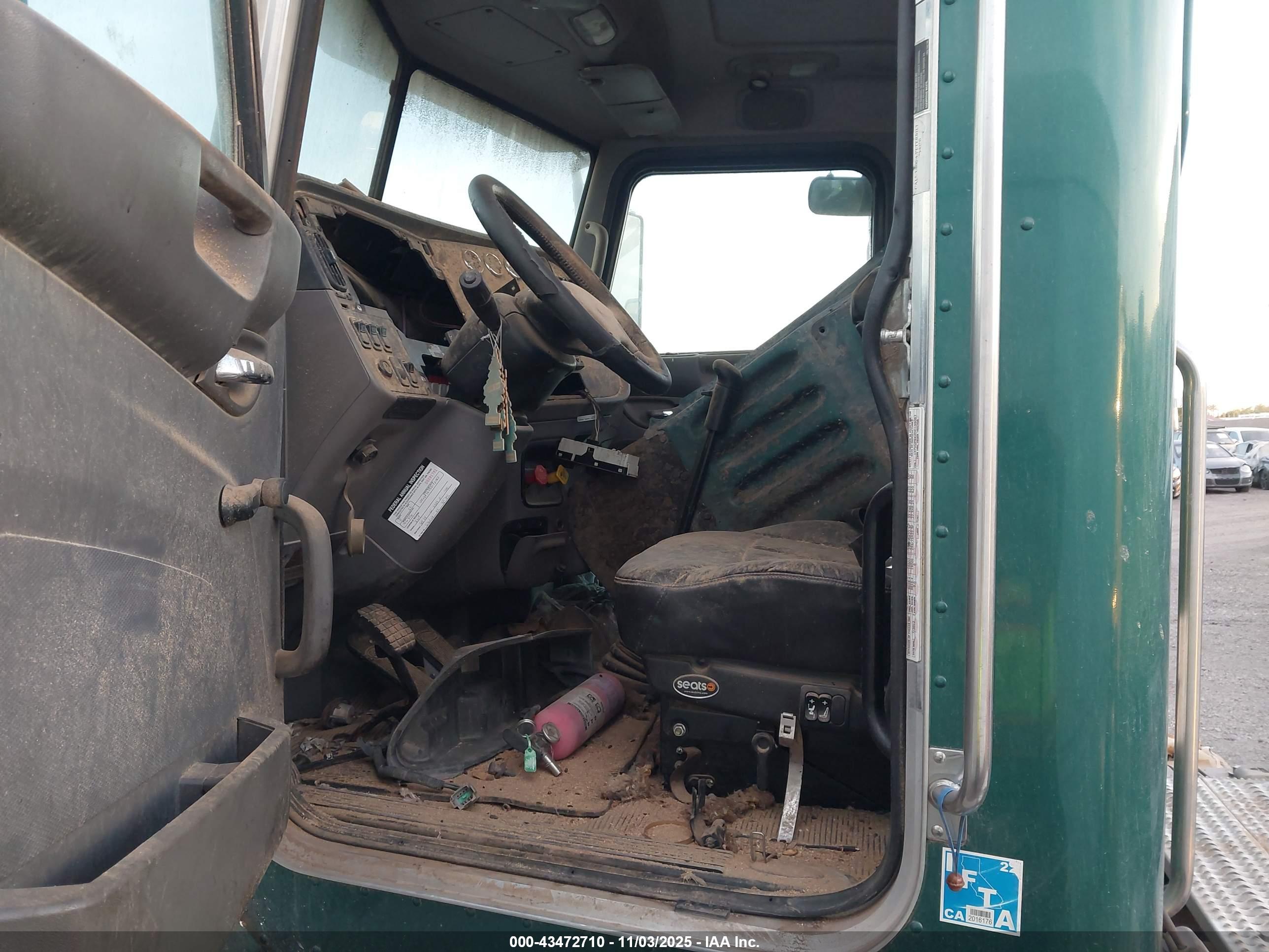 PETERBILT 384 image 8