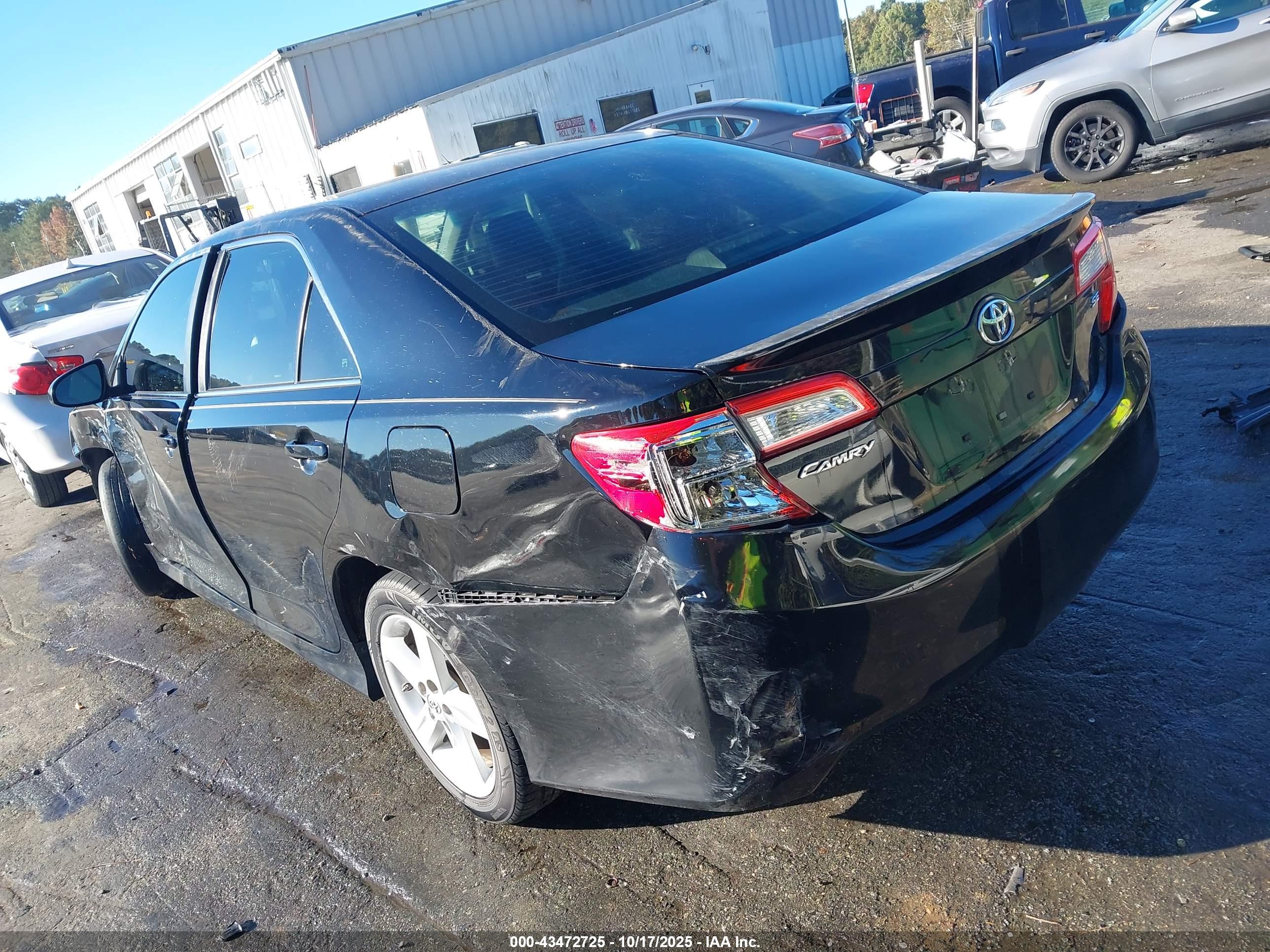 TOYOTA CAMRY image 3