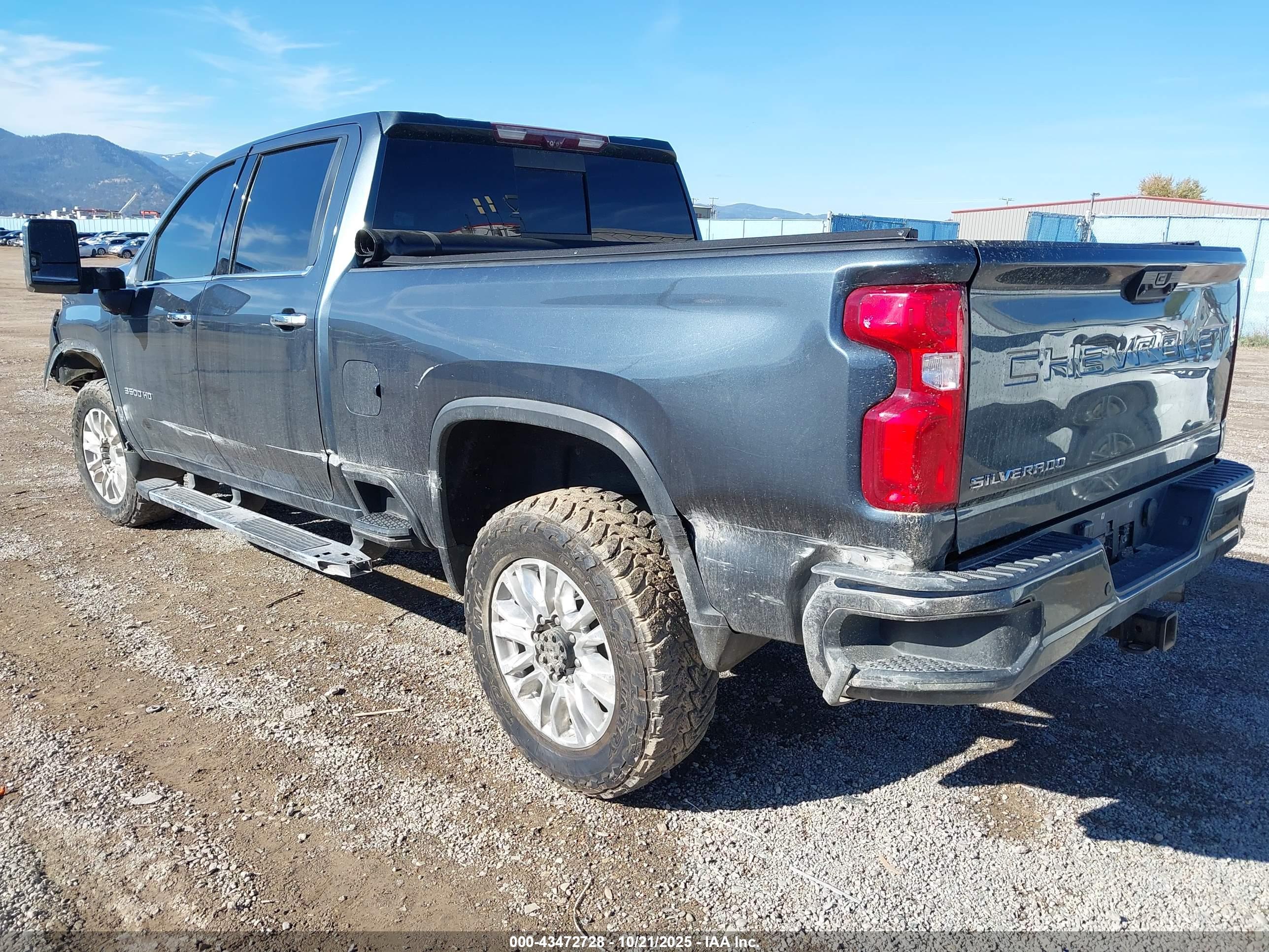CHEVROLET SILVERADO image 3