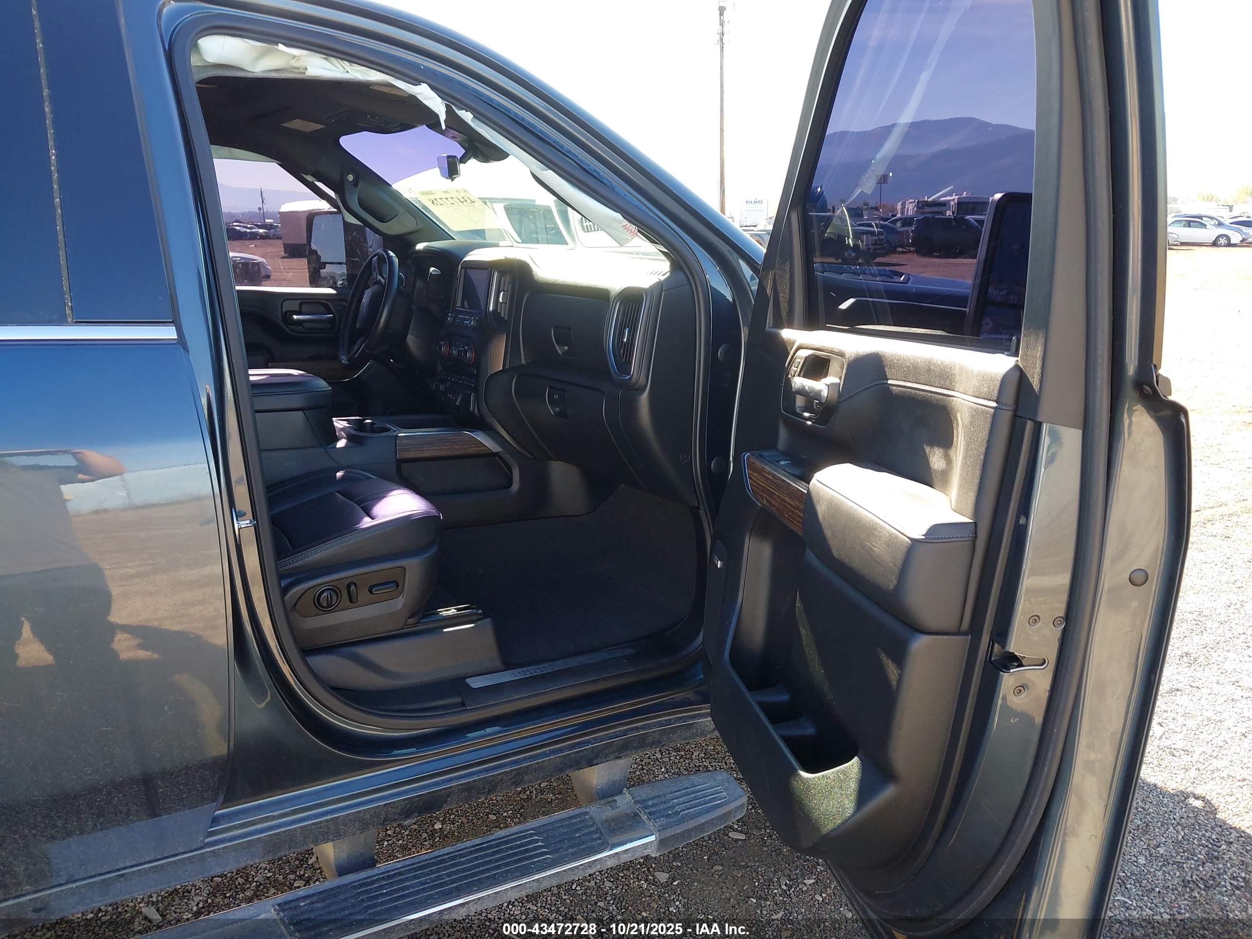 CHEVROLET SILVERADO image 5