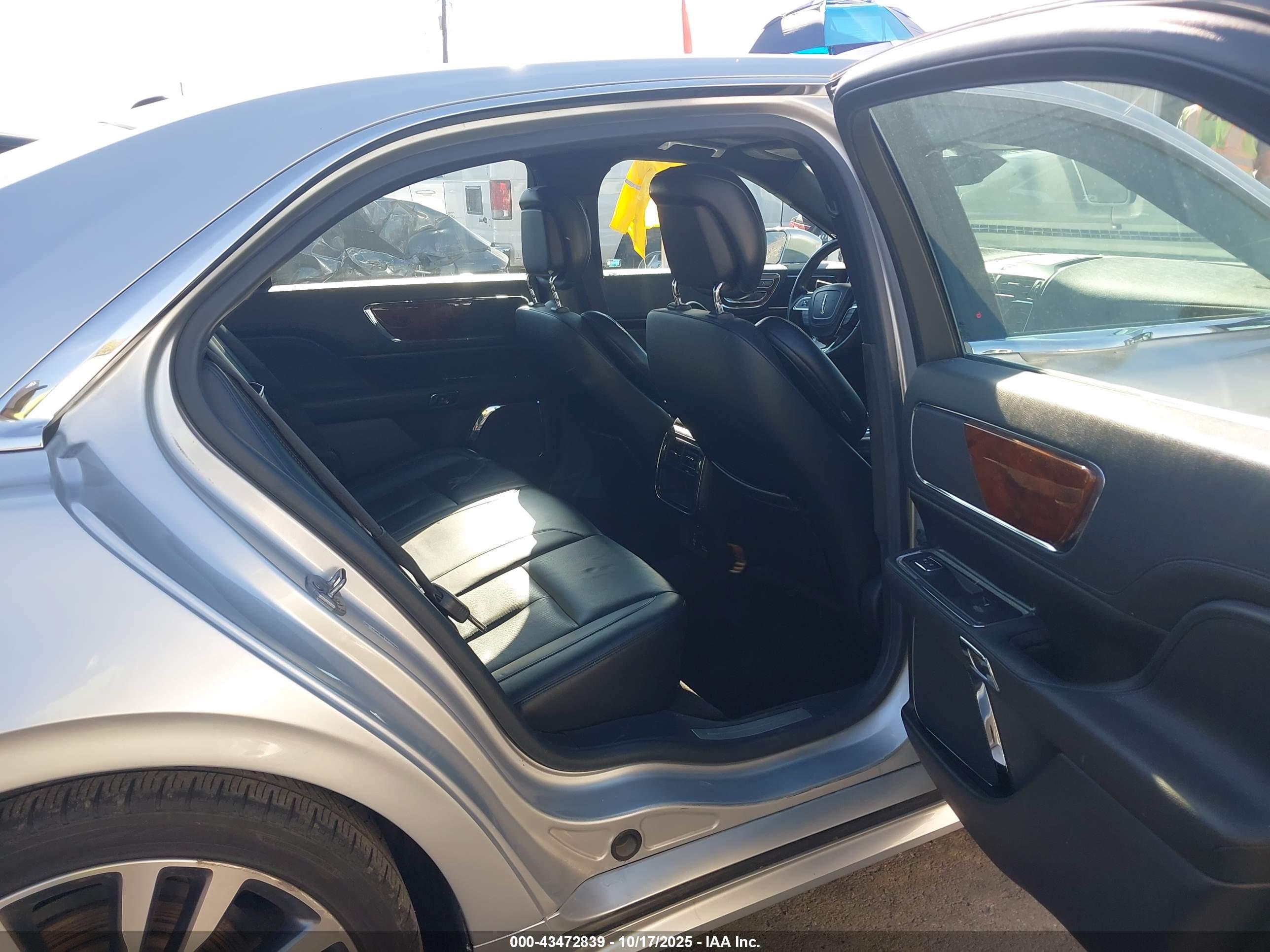 LINCOLN CONTINENTAL image 8