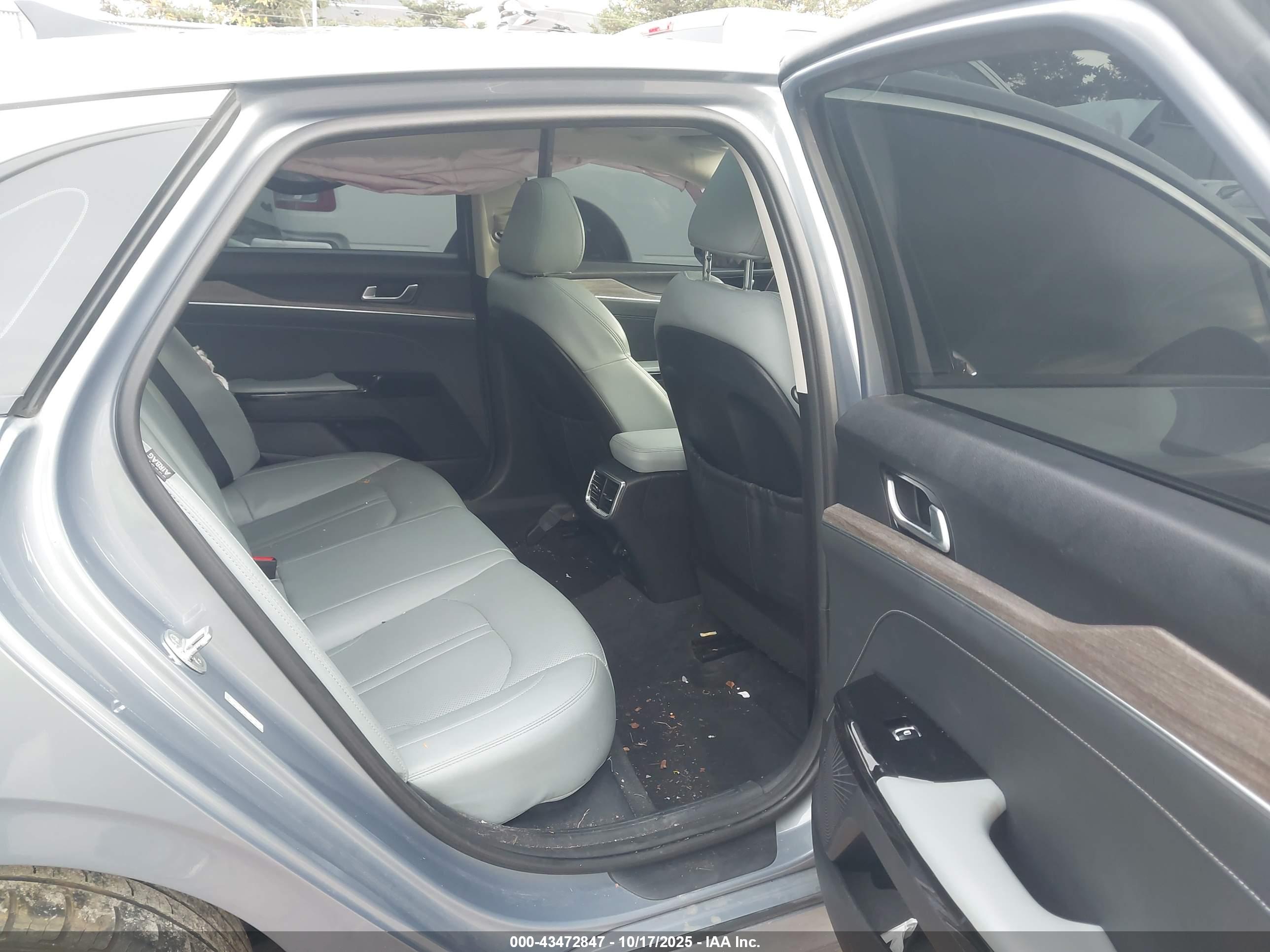 KIA K5 image 8