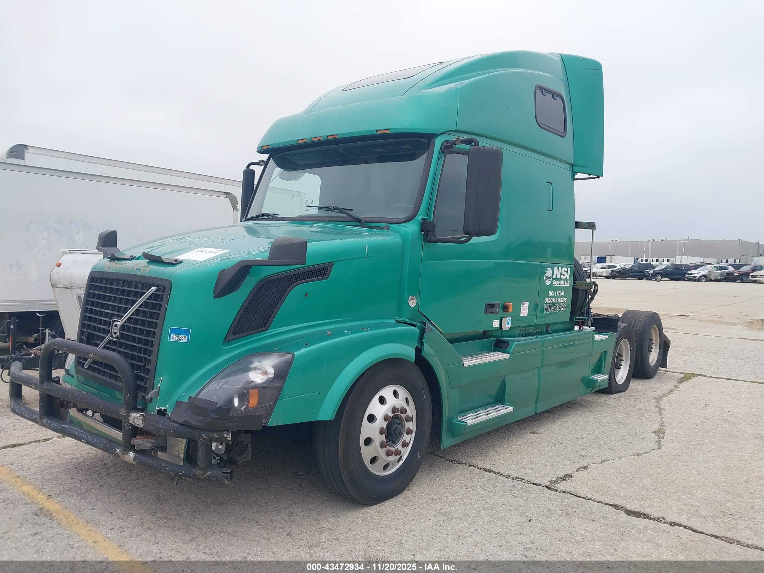 VOLVO VN image 2