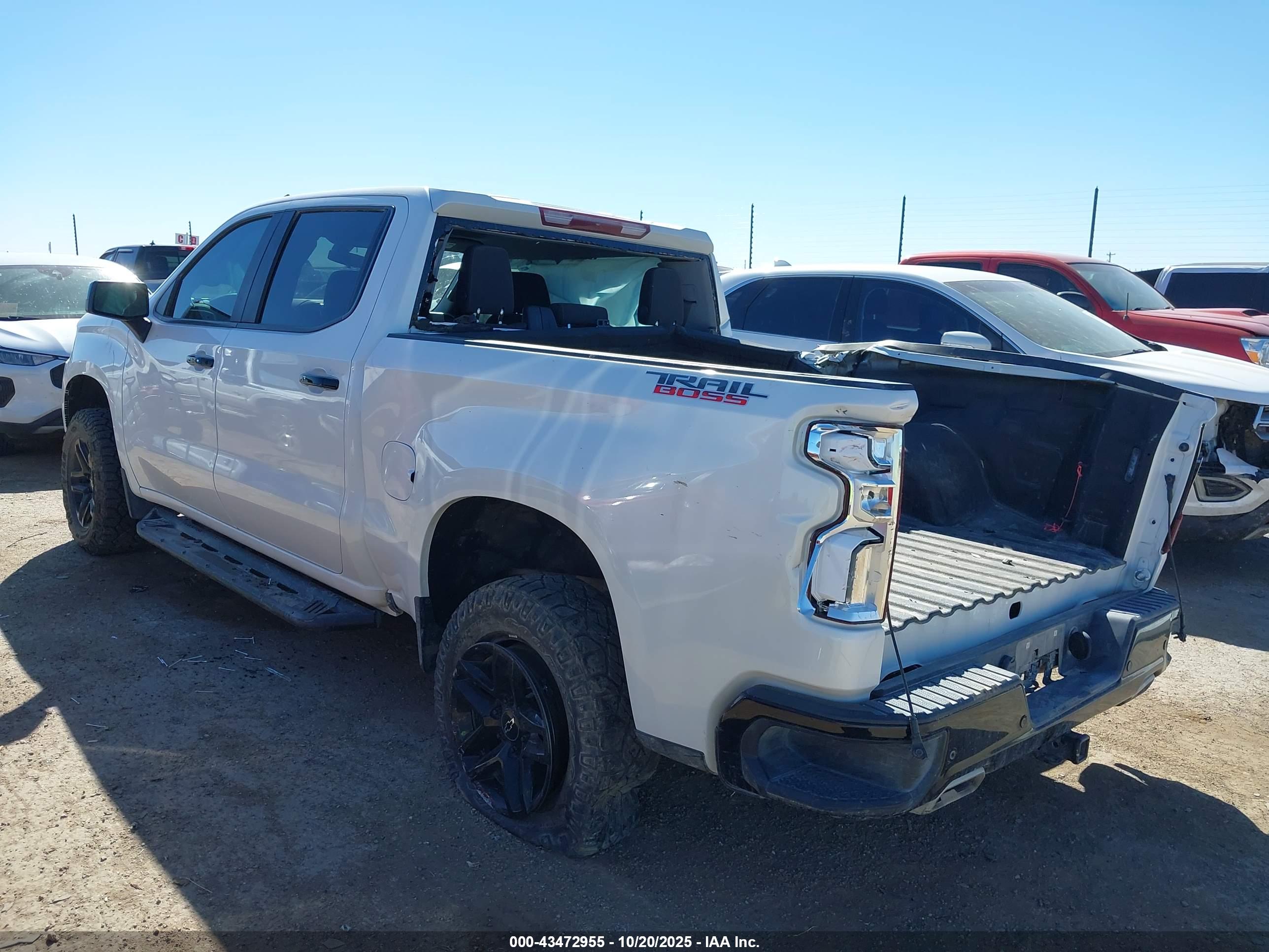 CHEVROLET SILVERADO image 3