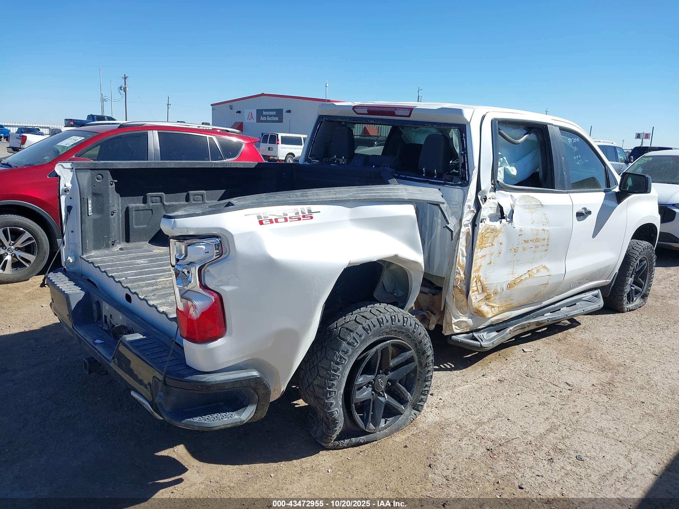CHEVROLET SILVERADO image 4
