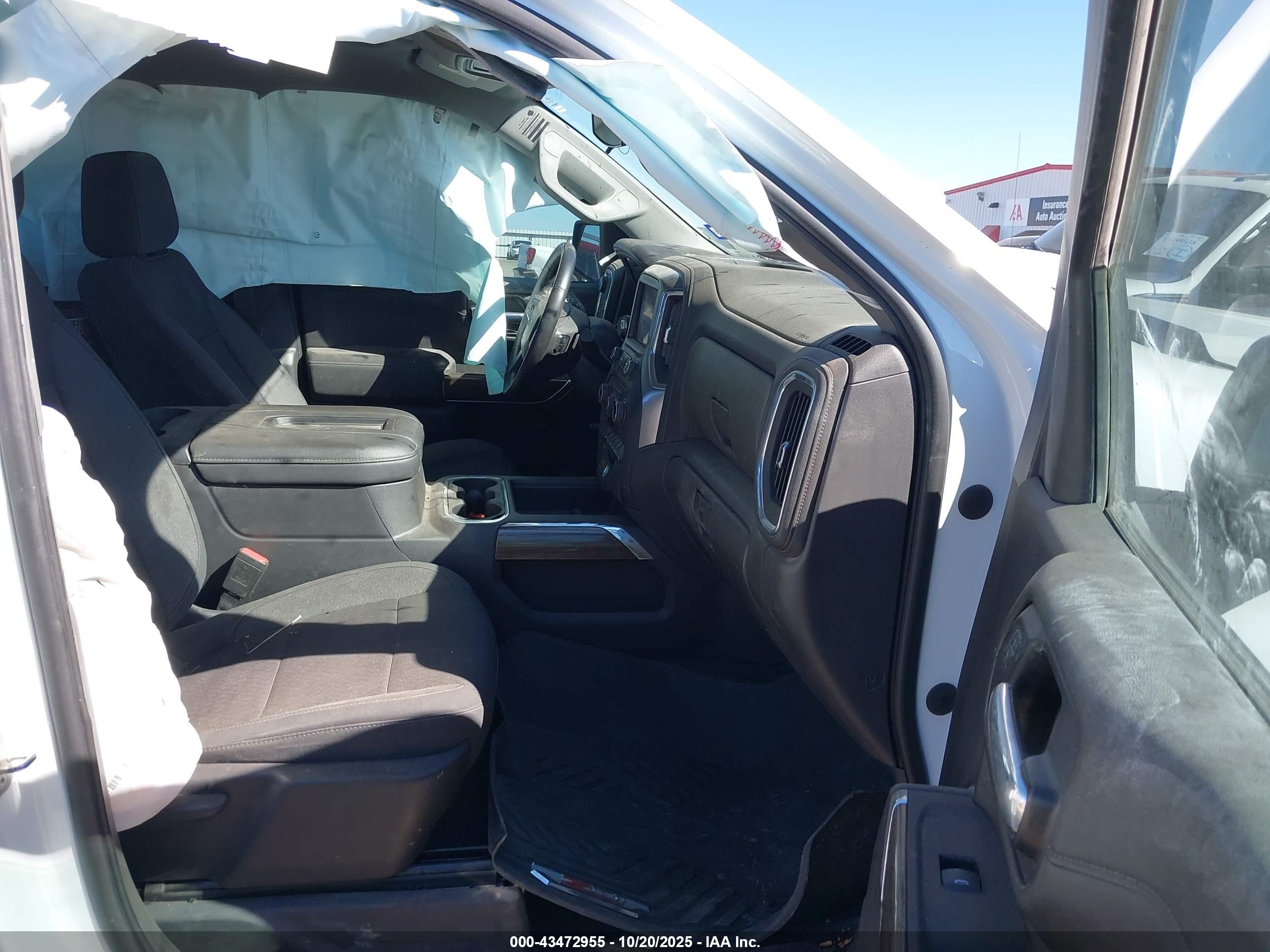 CHEVROLET SILVERADO image 5