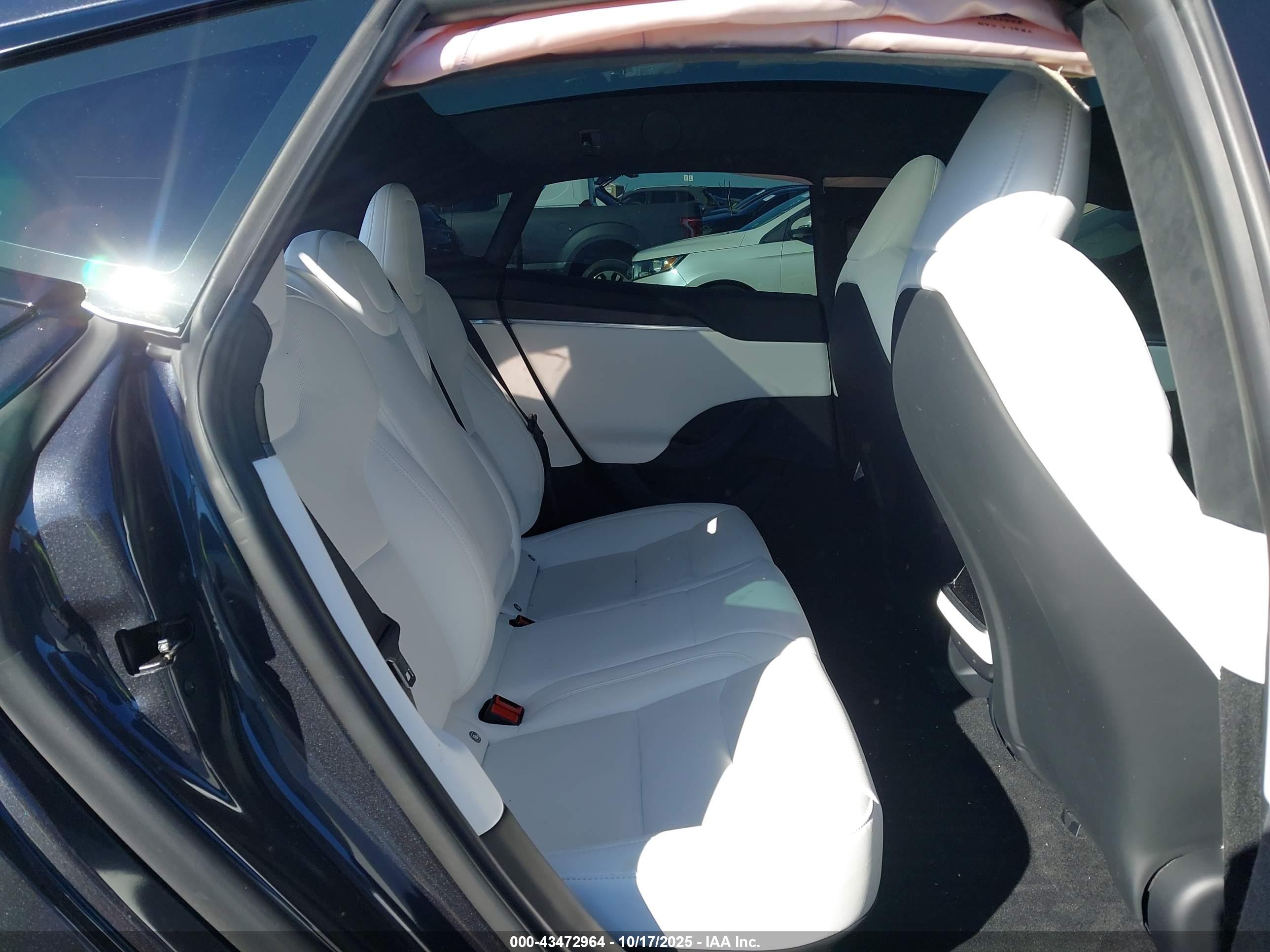 TESLA MODEL image 8