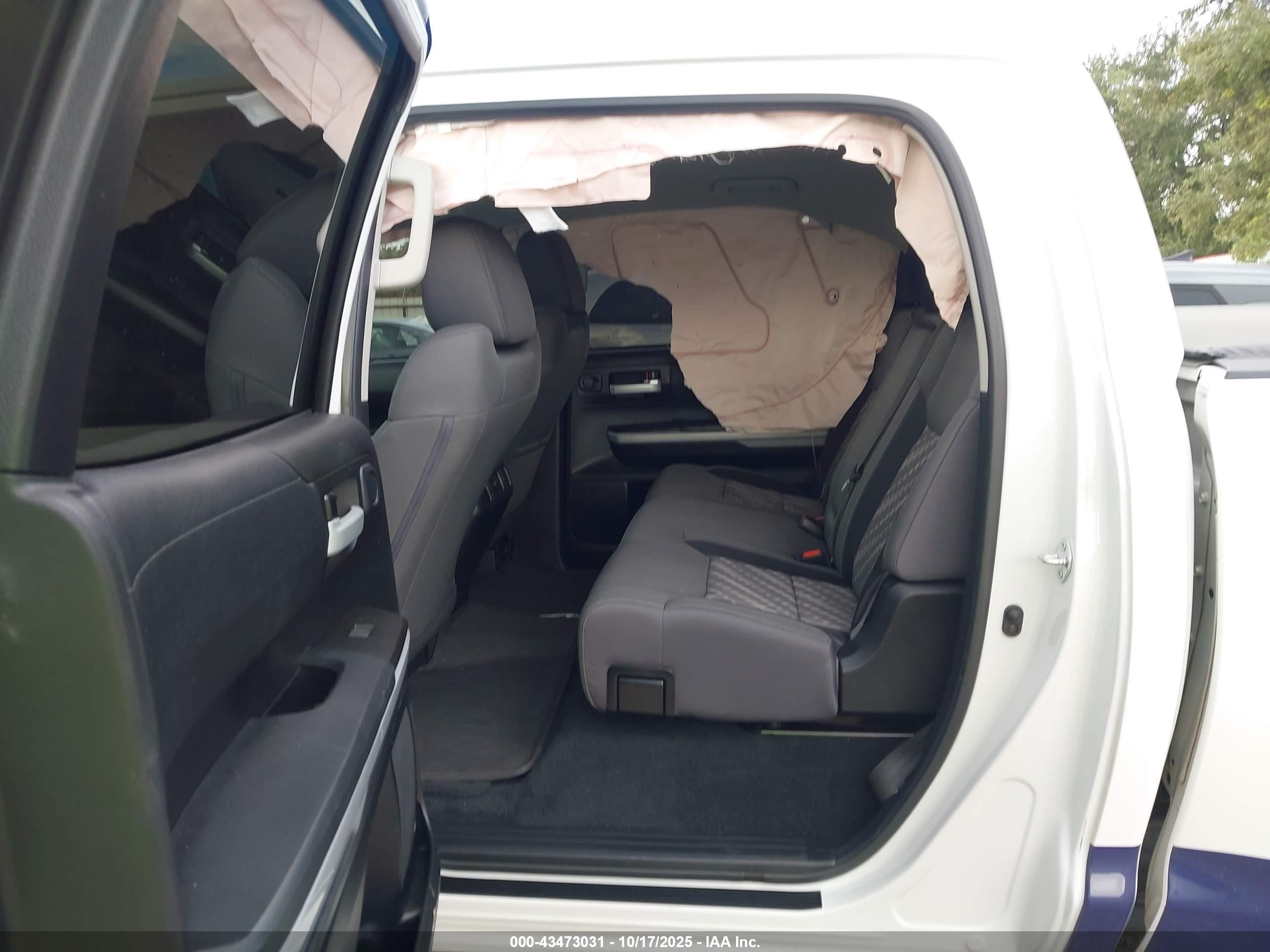 TOYOTA TUNDRA image 8