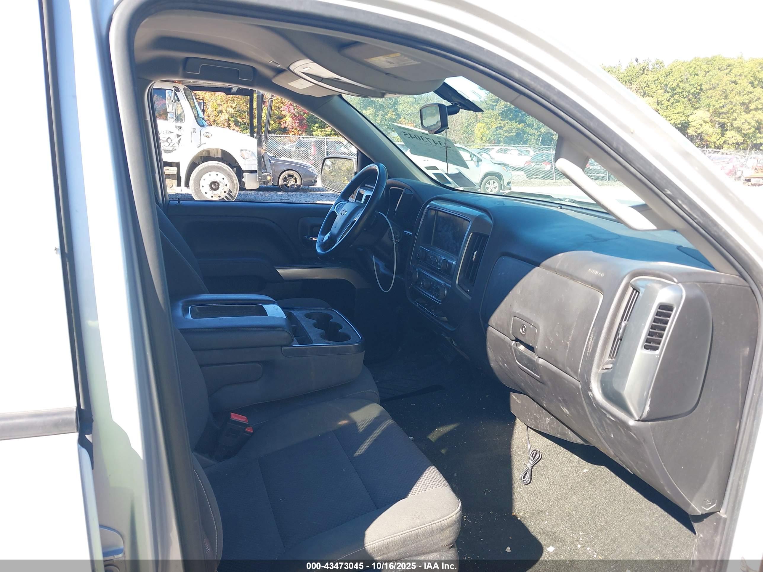 CHEVROLET SILVERADO image 5