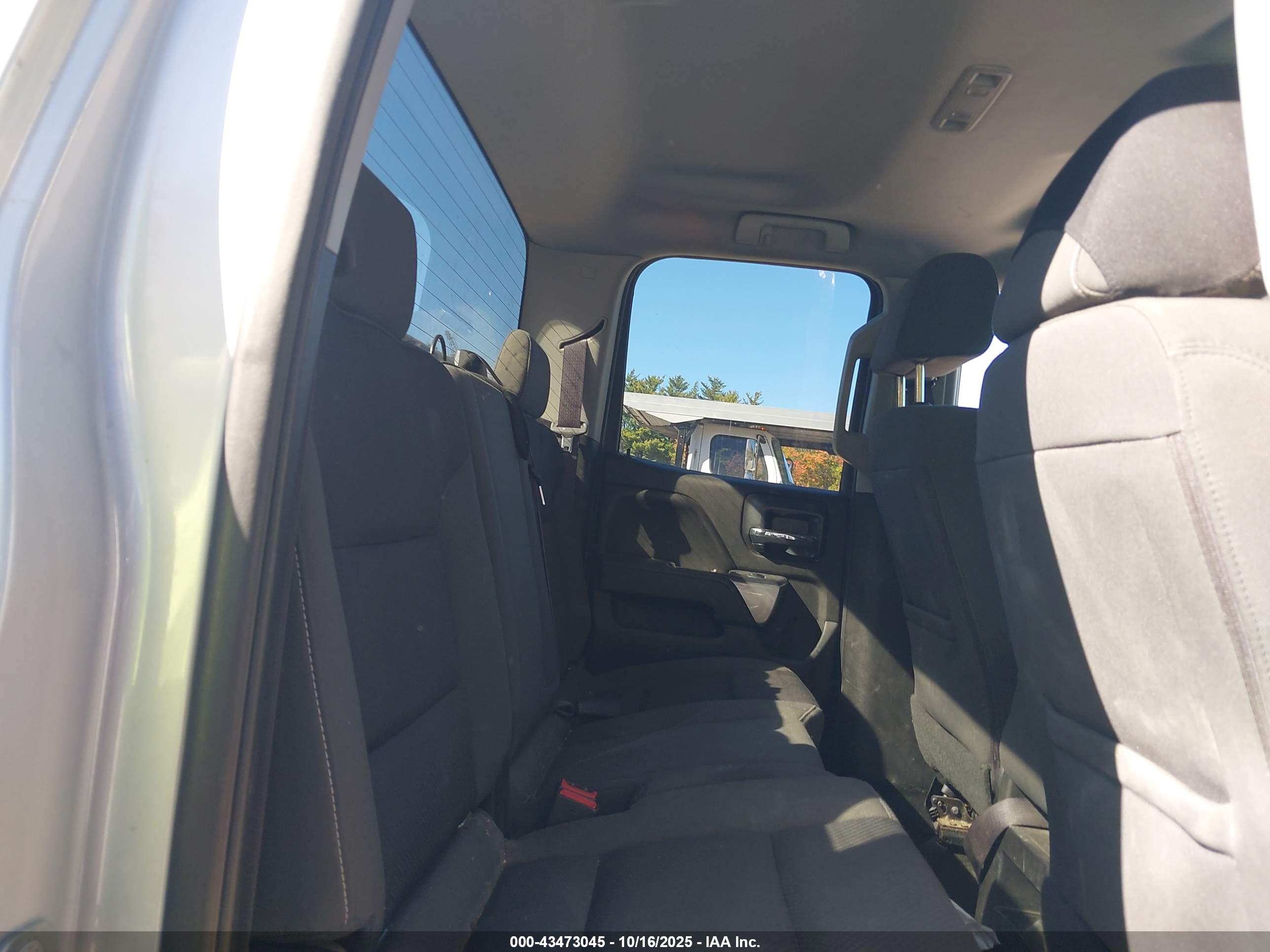 CHEVROLET SILVERADO image 8