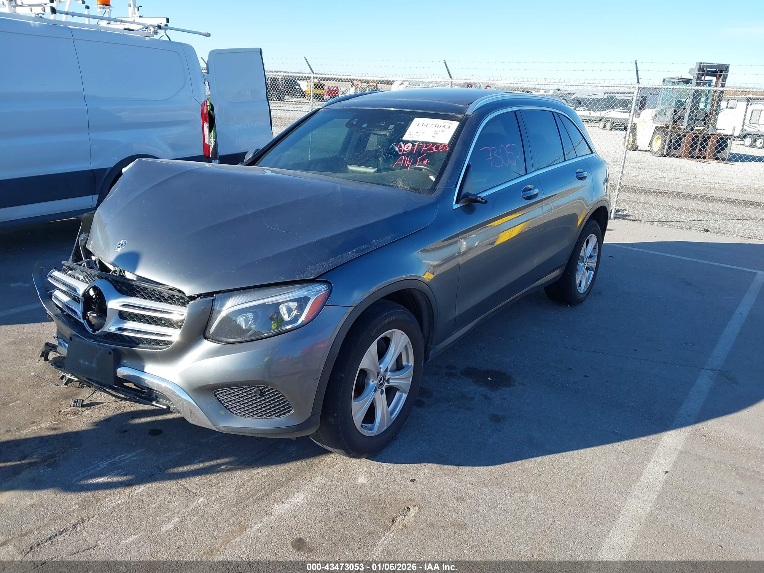 MERCEDES-BENZ GLC image 2