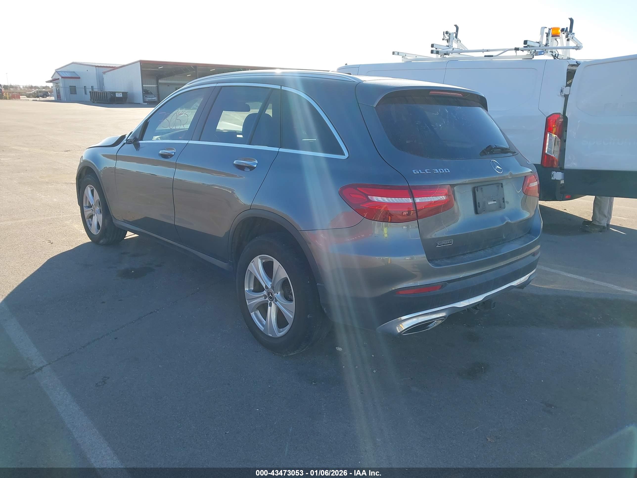 MERCEDES-BENZ GLC image 3