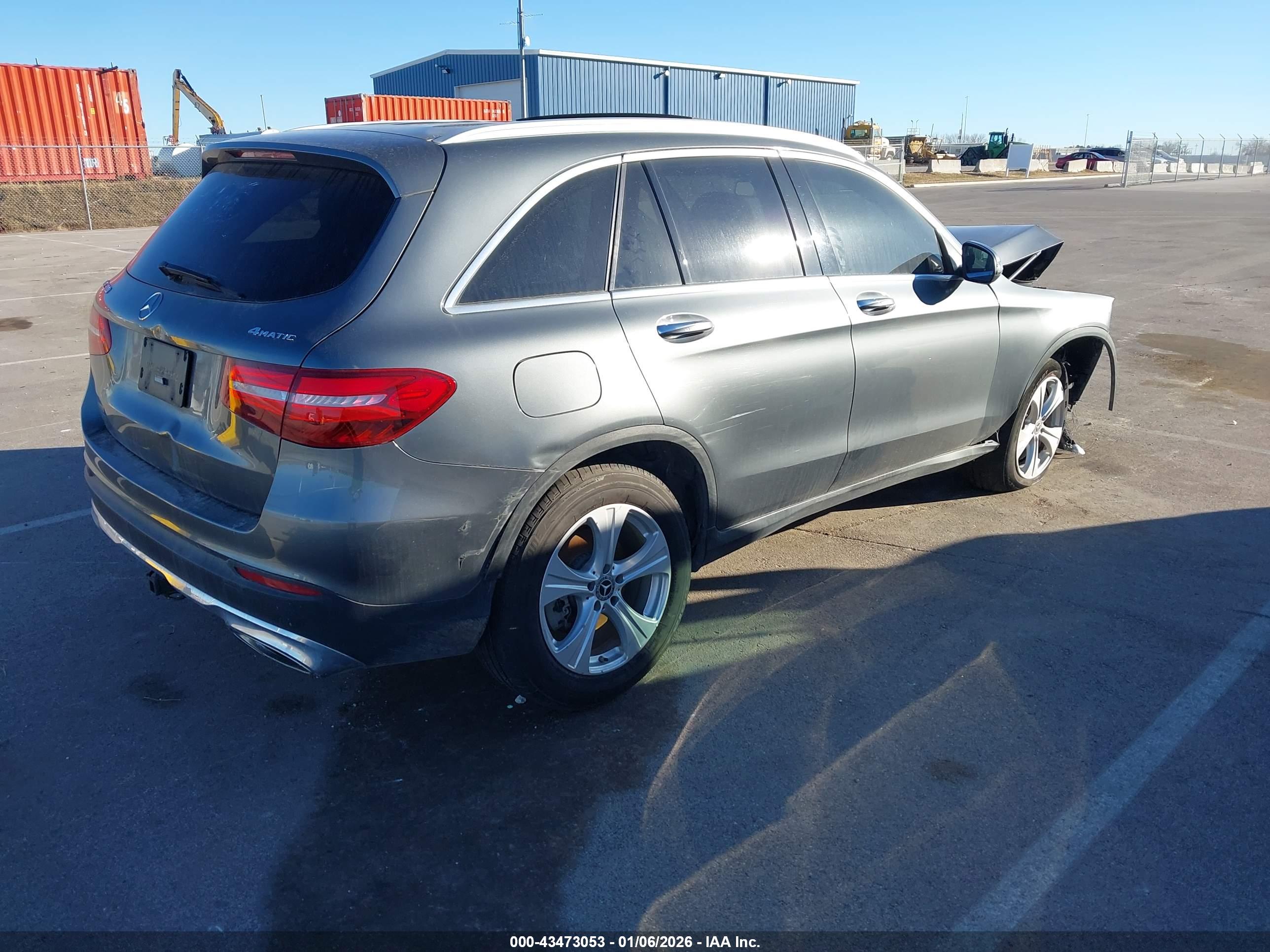 MERCEDES-BENZ GLC image 4