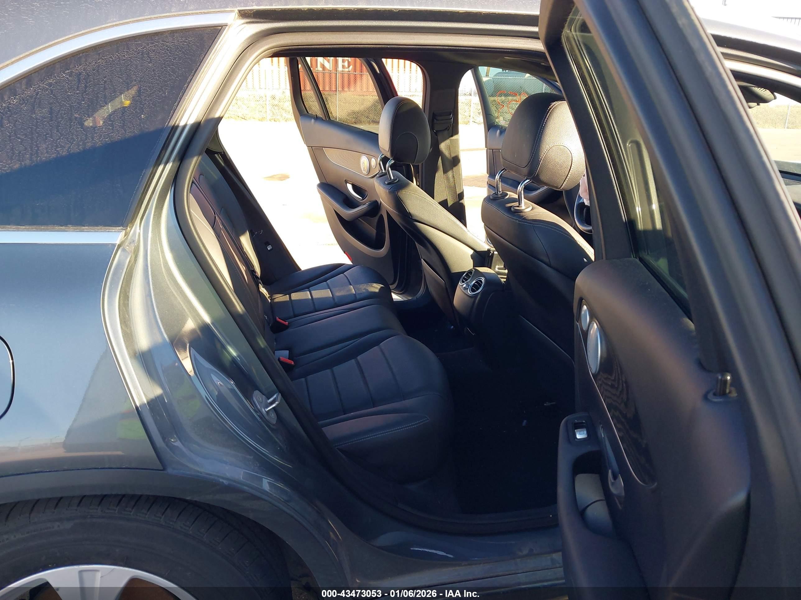 MERCEDES-BENZ GLC image 8