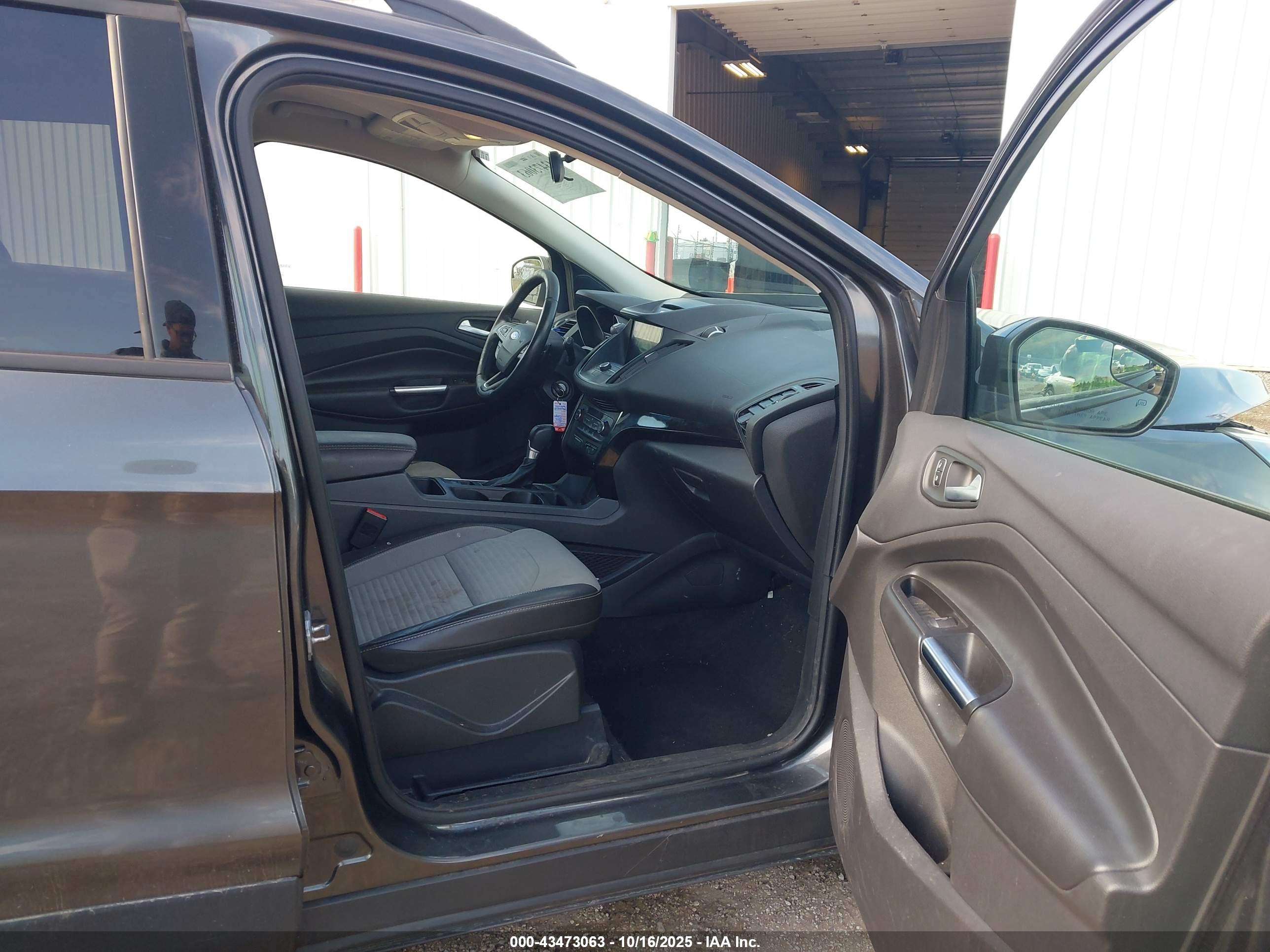 FORD ESCAPE image 5
