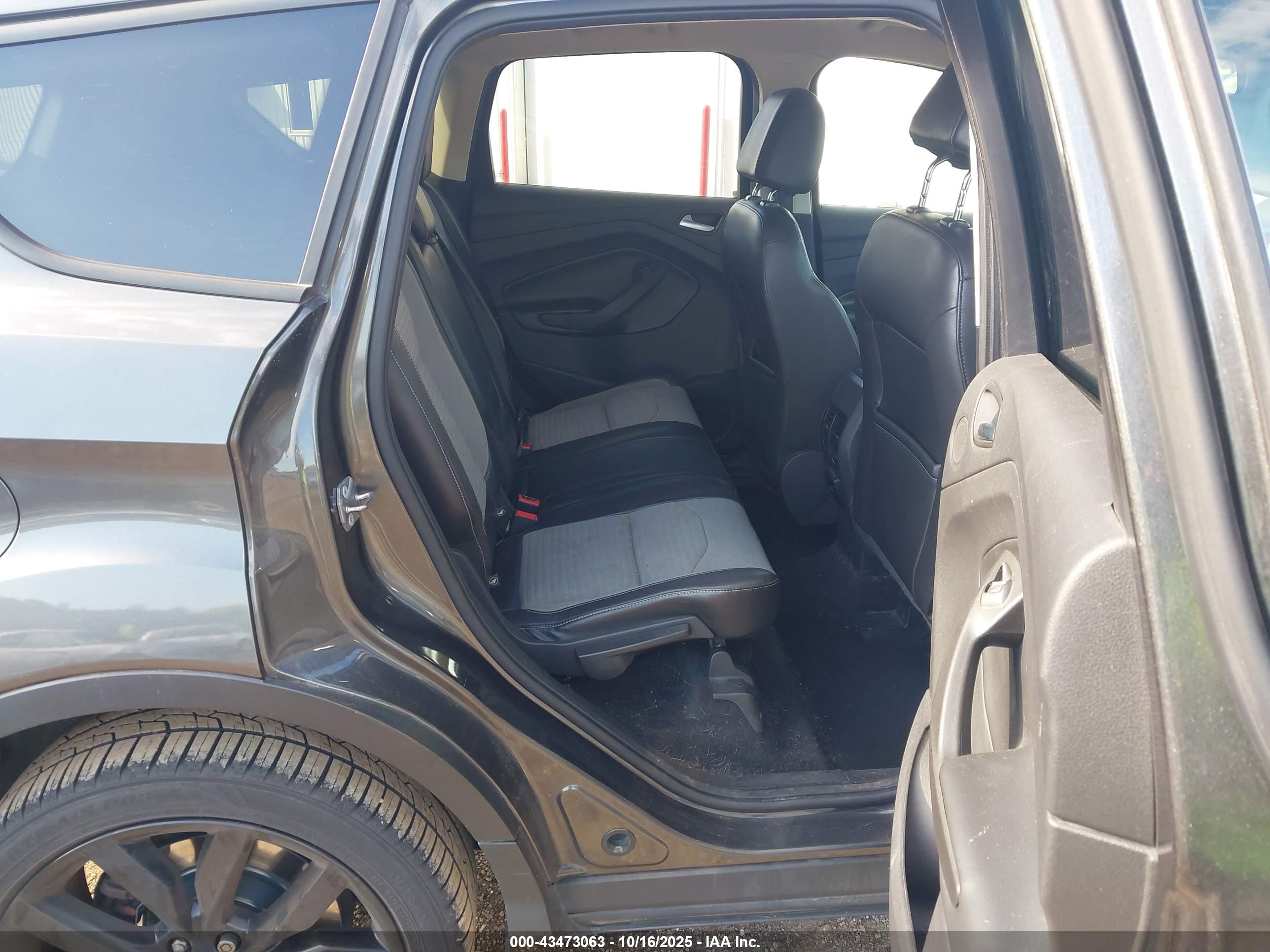FORD ESCAPE image 8