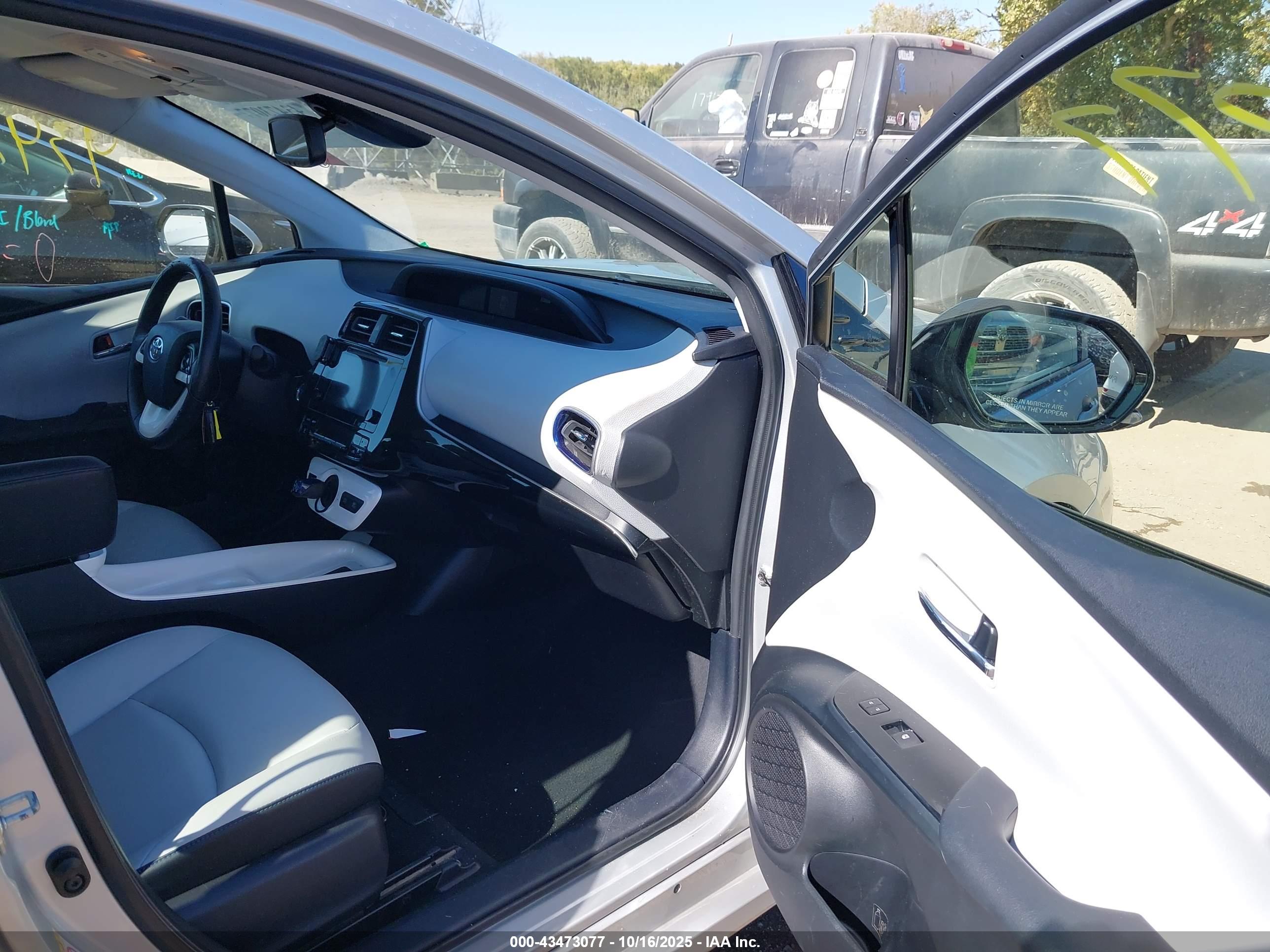 TOYOTA PRIUS image 5