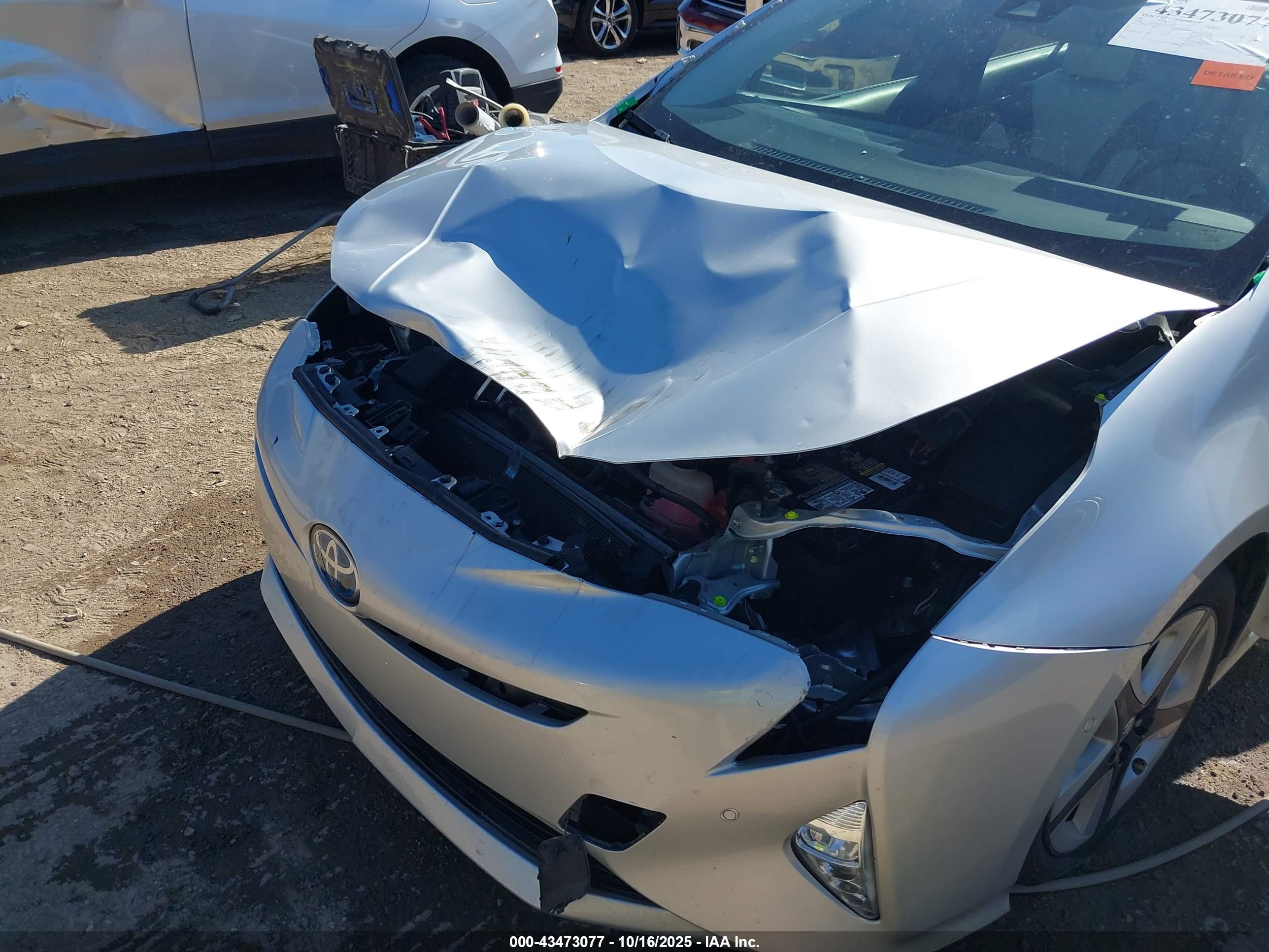 TOYOTA PRIUS image 6