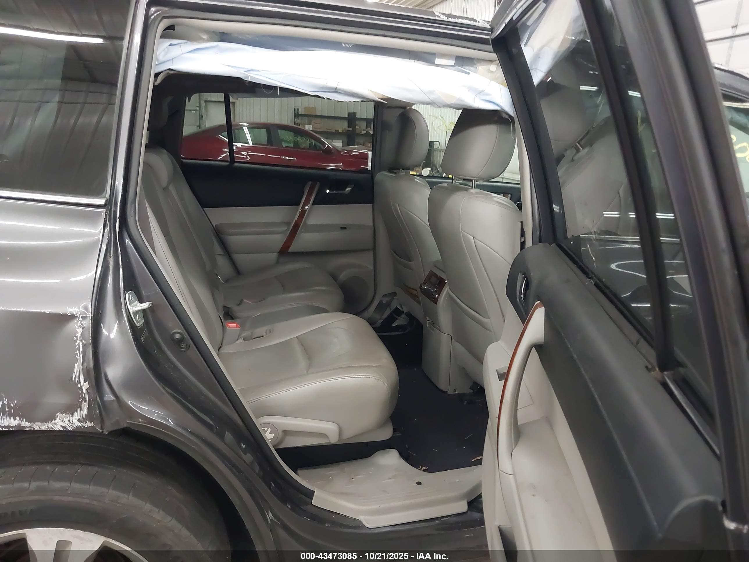 TOYOTA HIGHLANDER image 8