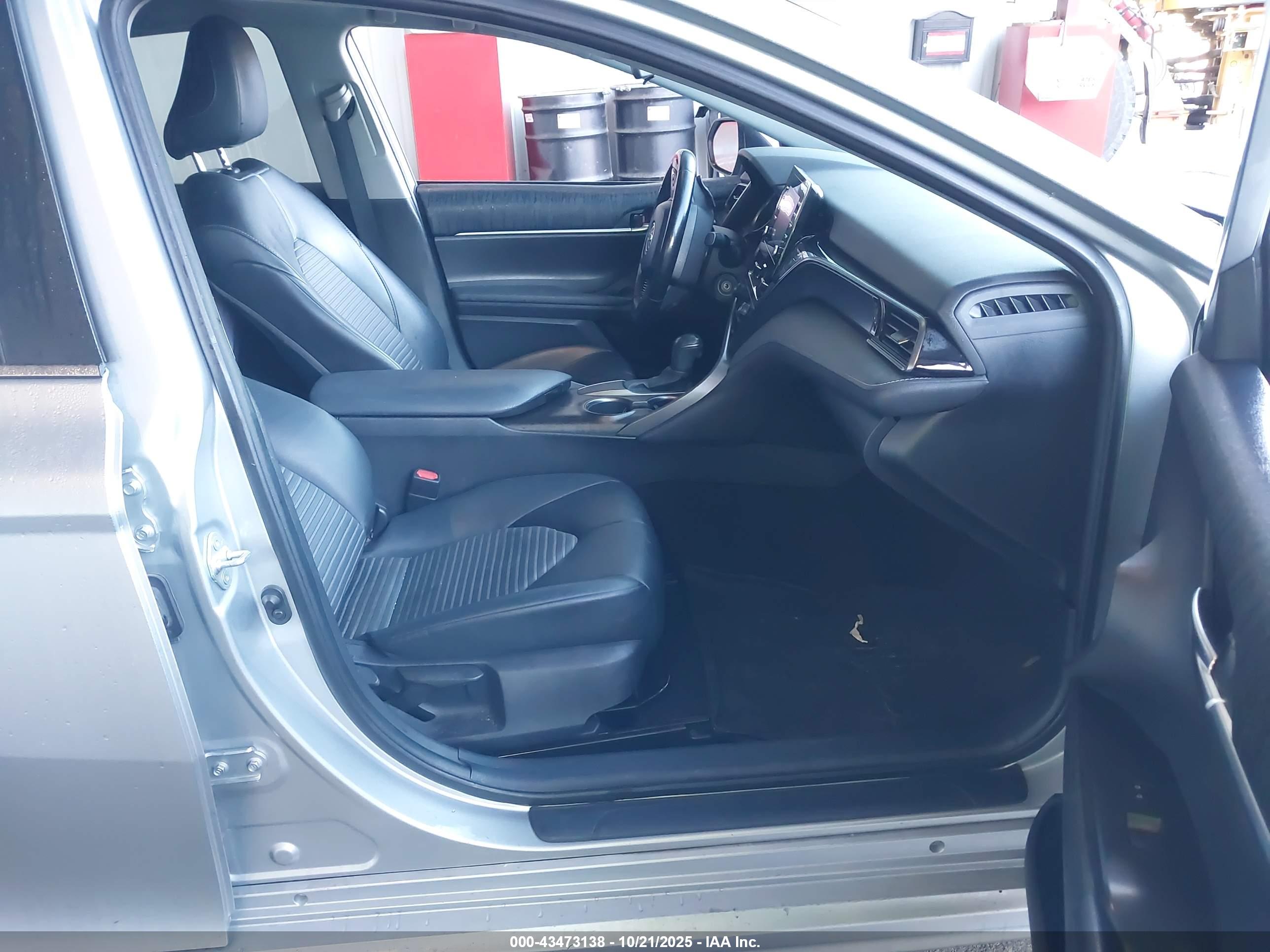 TOYOTA CAMRY image 5