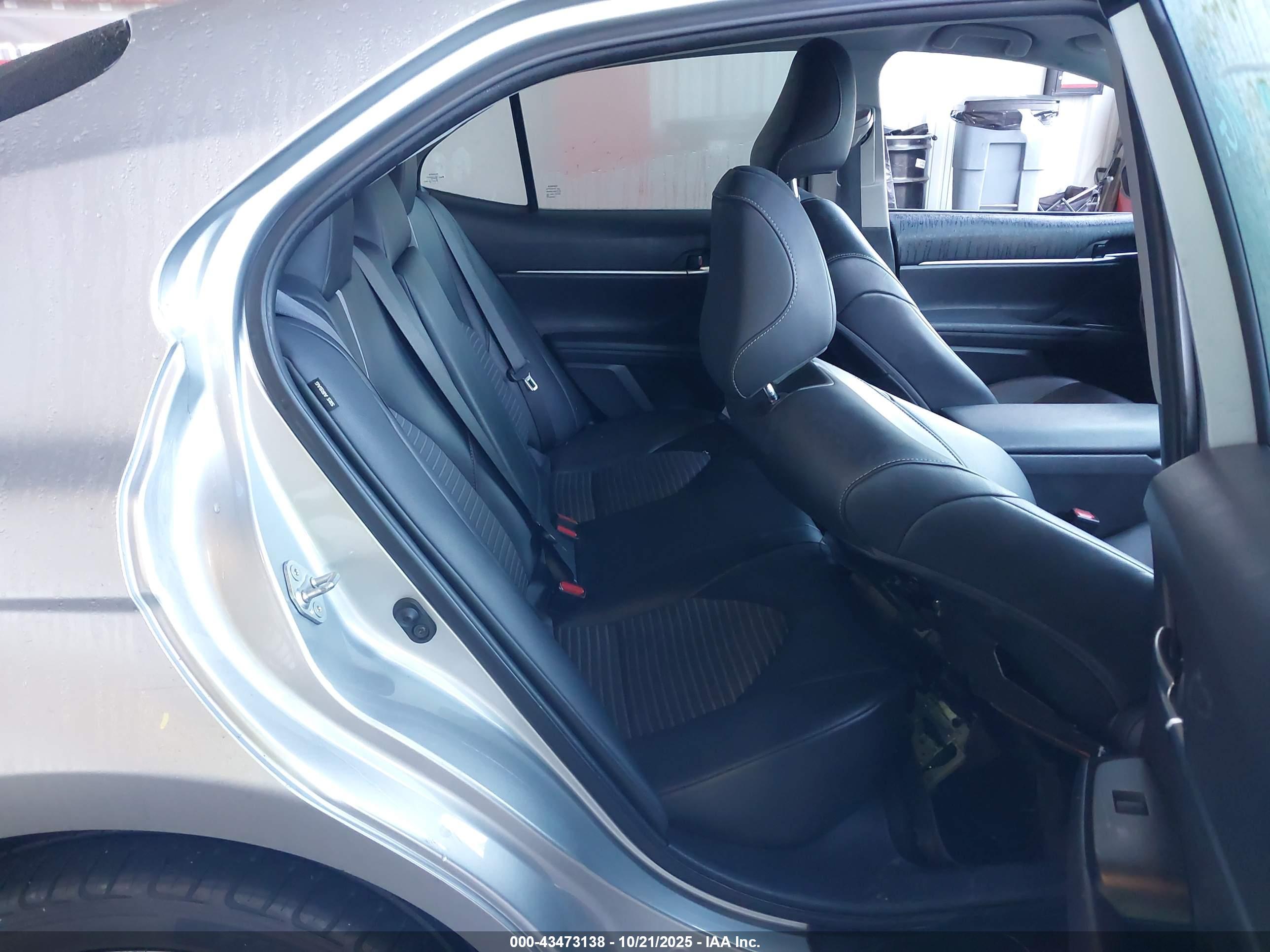 TOYOTA CAMRY image 8