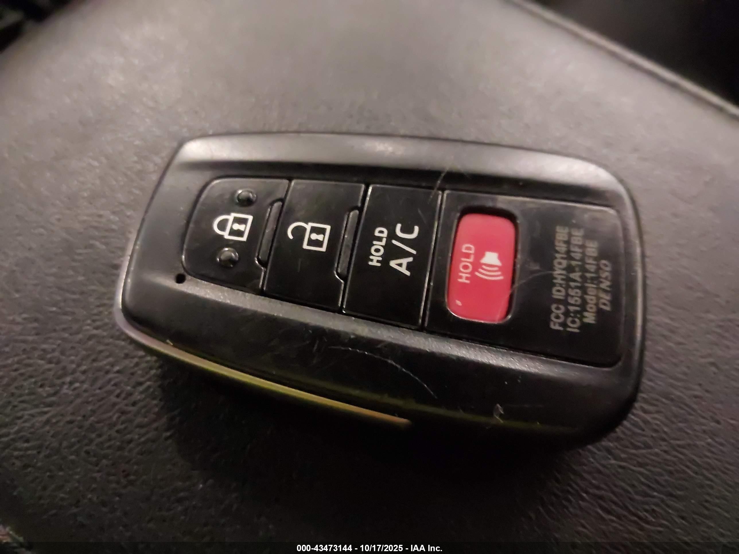 TOYOTA PRIUS image 11