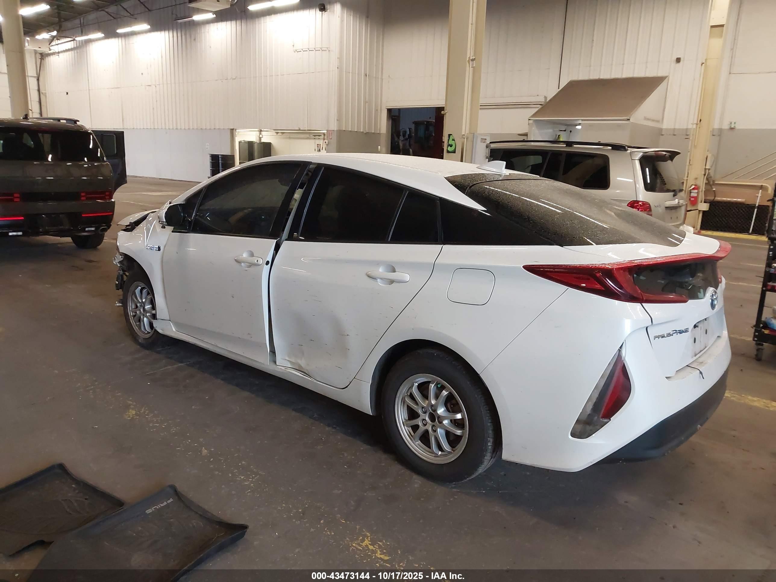 TOYOTA PRIUS image 3
