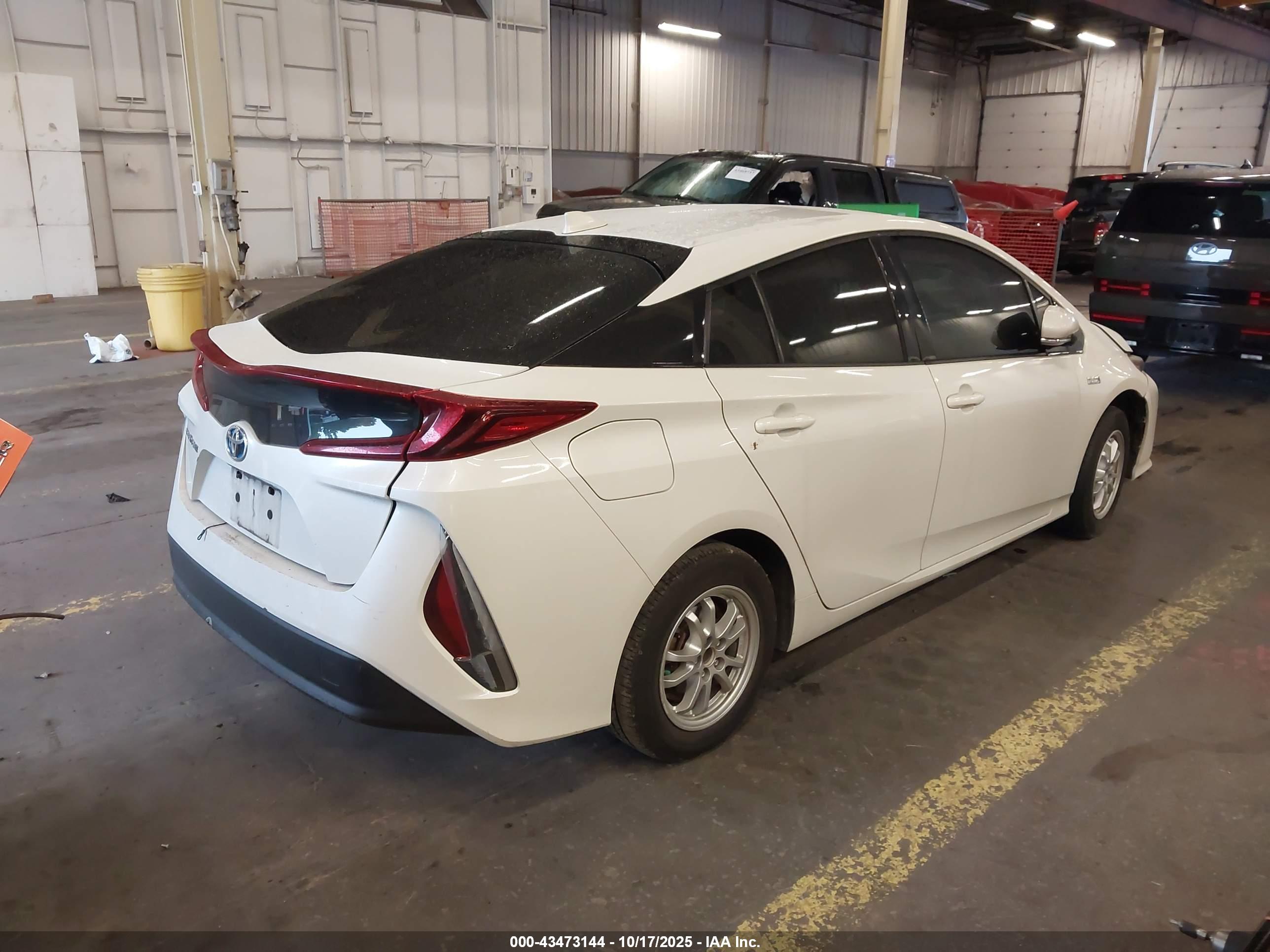 TOYOTA PRIUS image 4