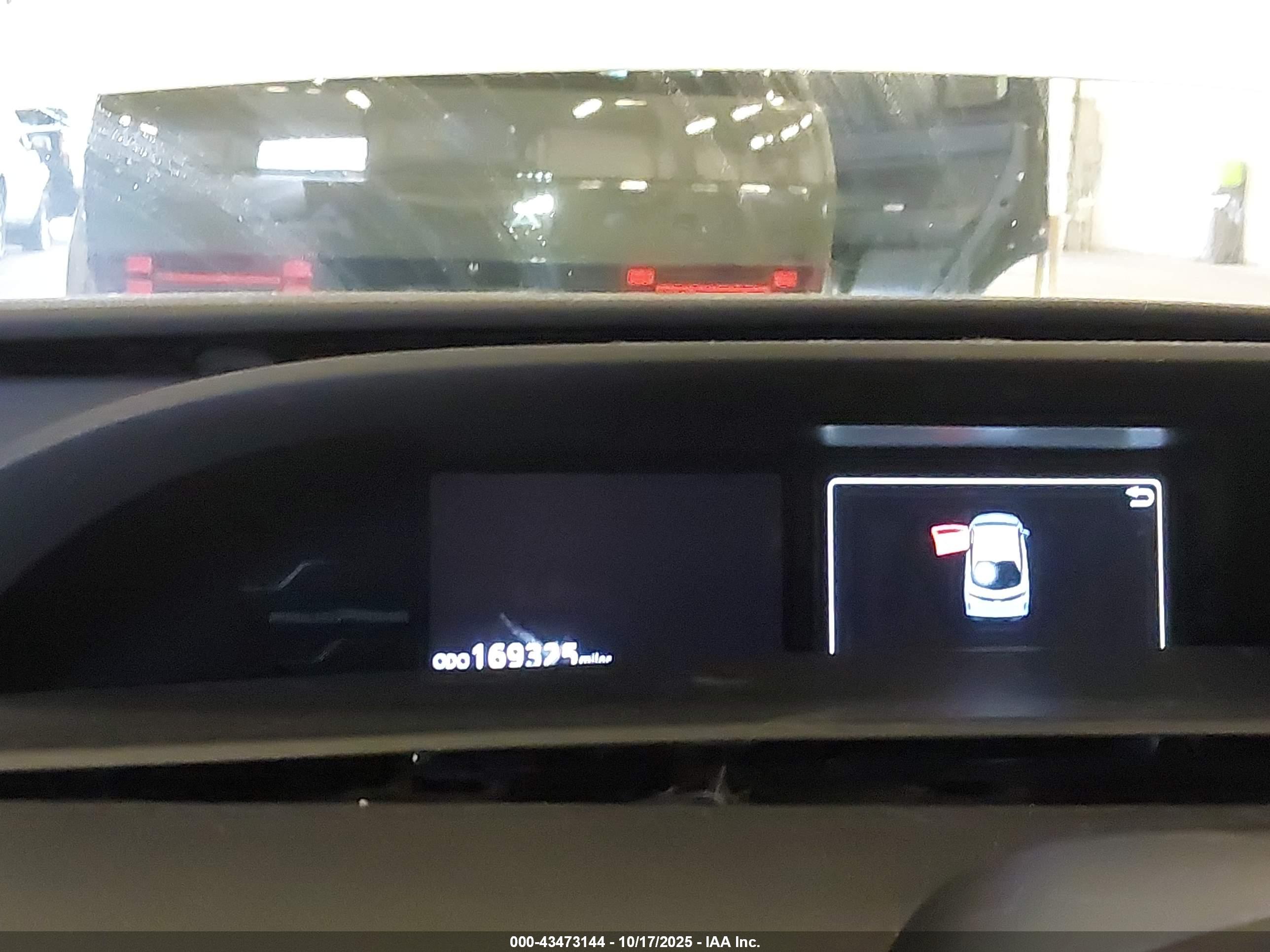 TOYOTA PRIUS image 7