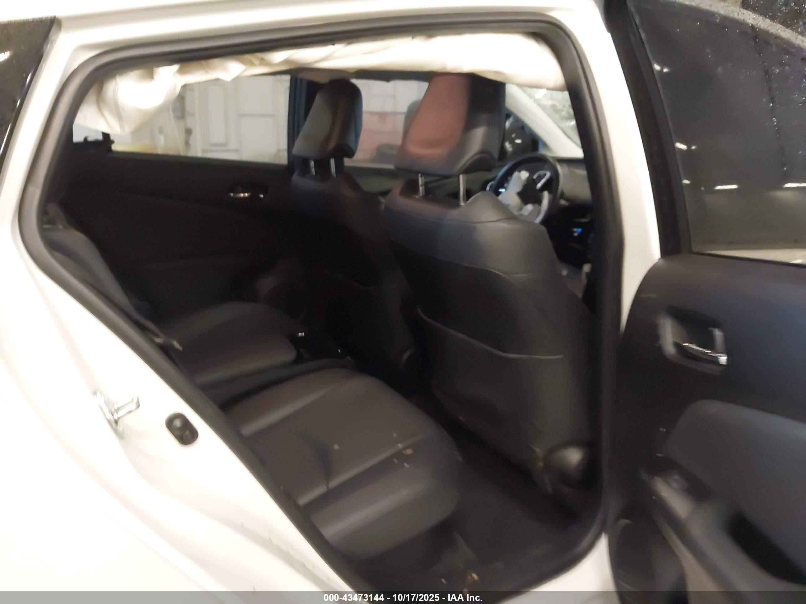 TOYOTA PRIUS image 8