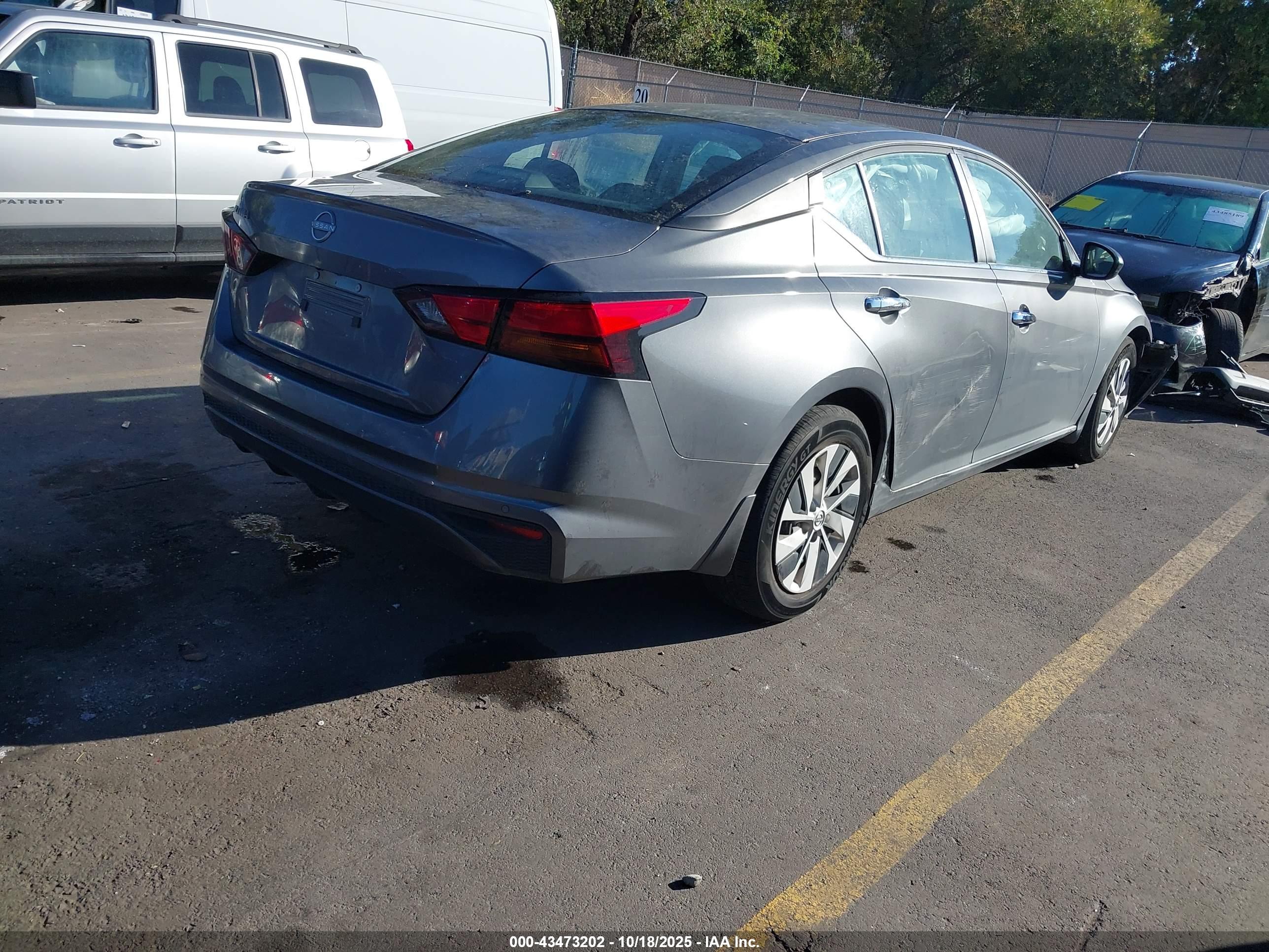 NISSAN ALTIMA image 4