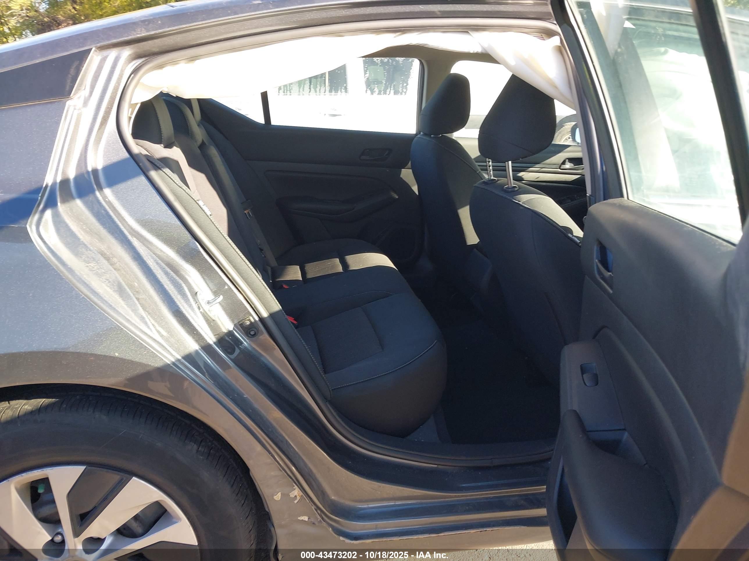 NISSAN ALTIMA image 8